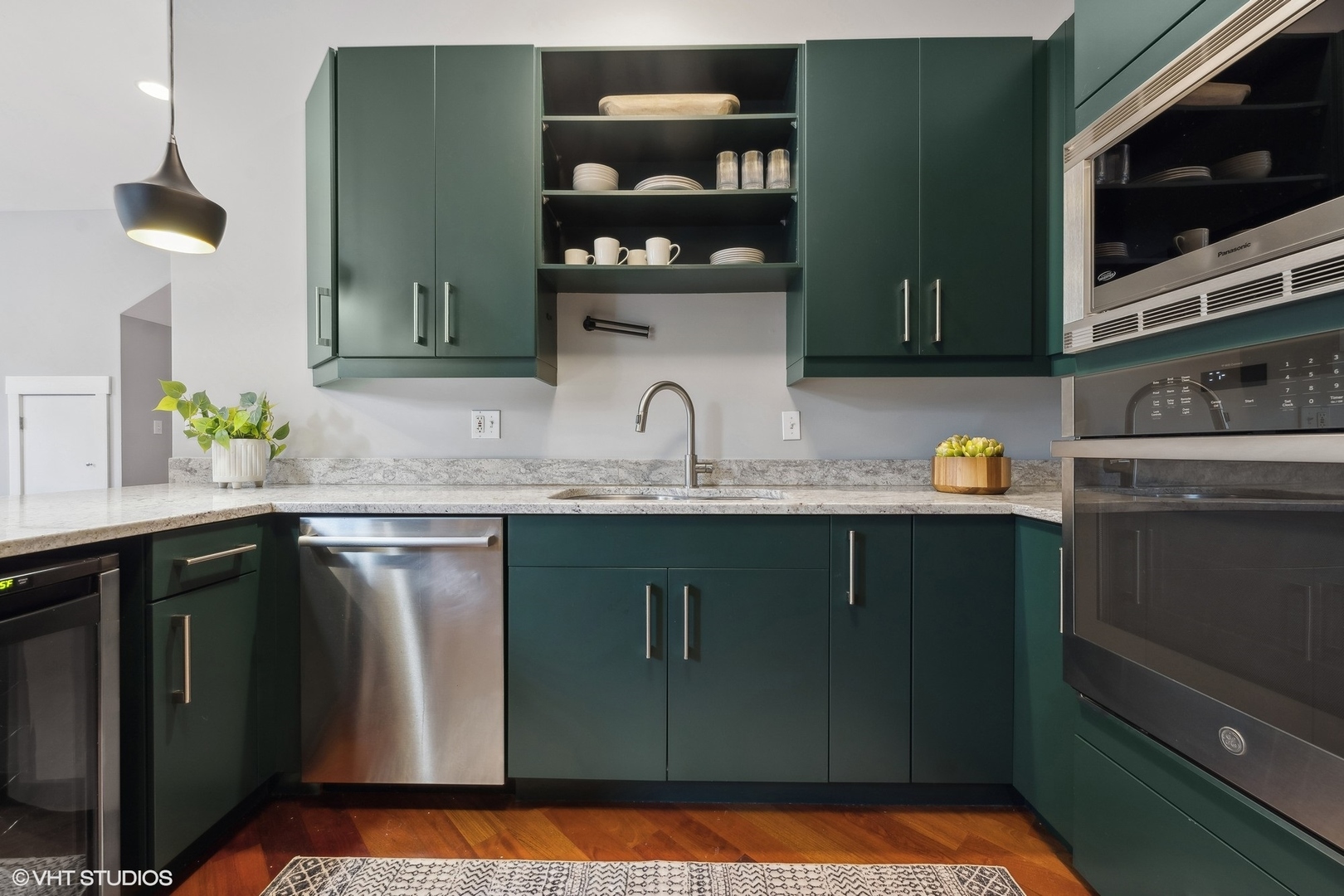 1040 N Paulina Street Unit: 1F