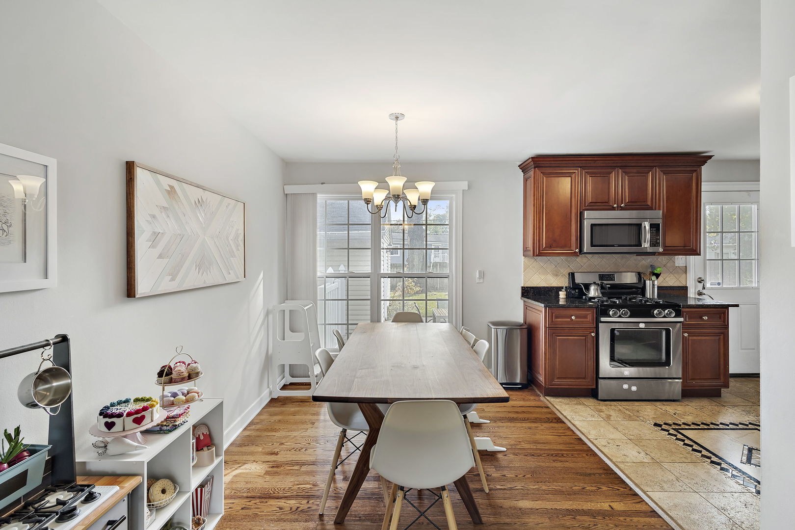 30W273 Claymore Lane