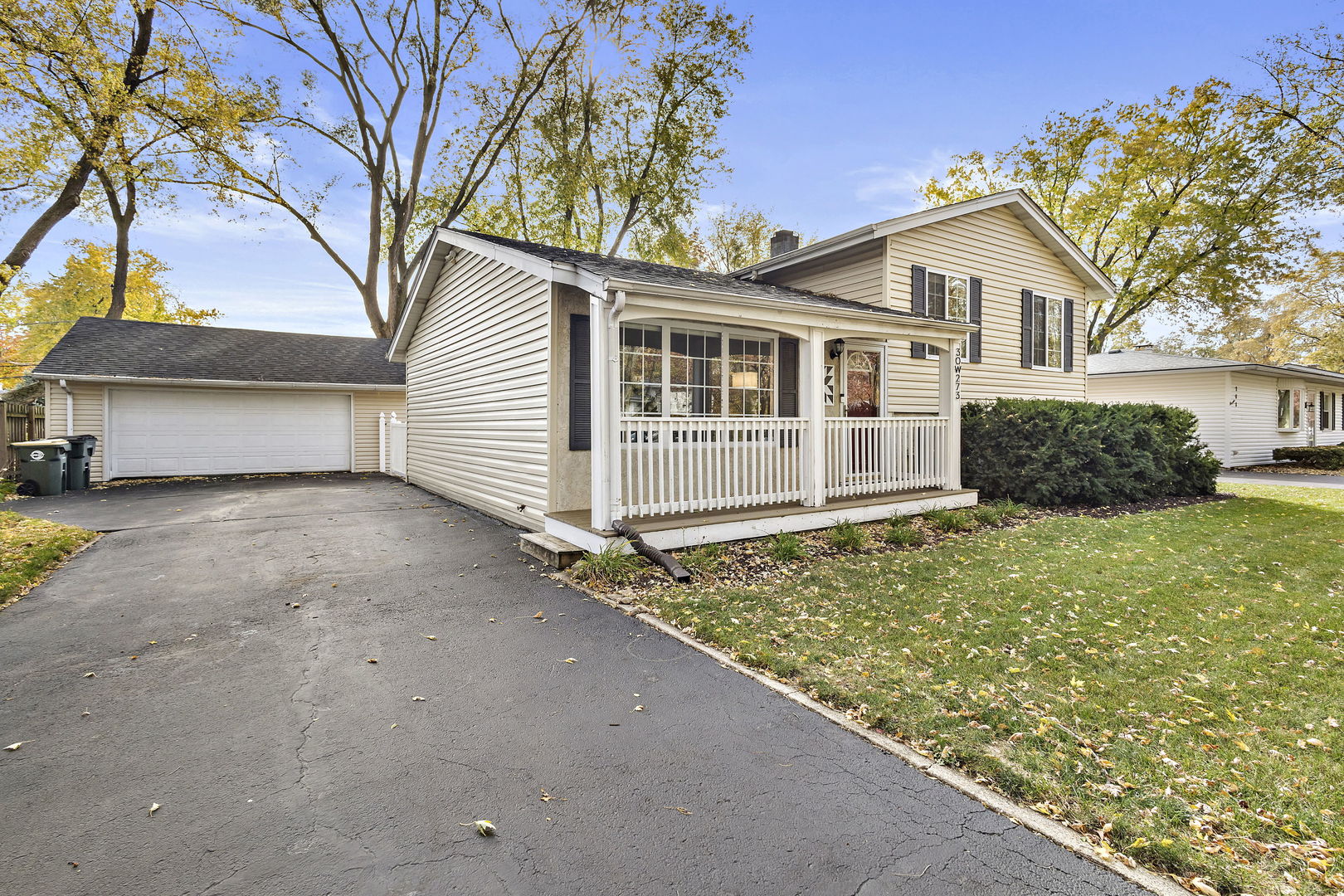 30W273 Claymore Lane