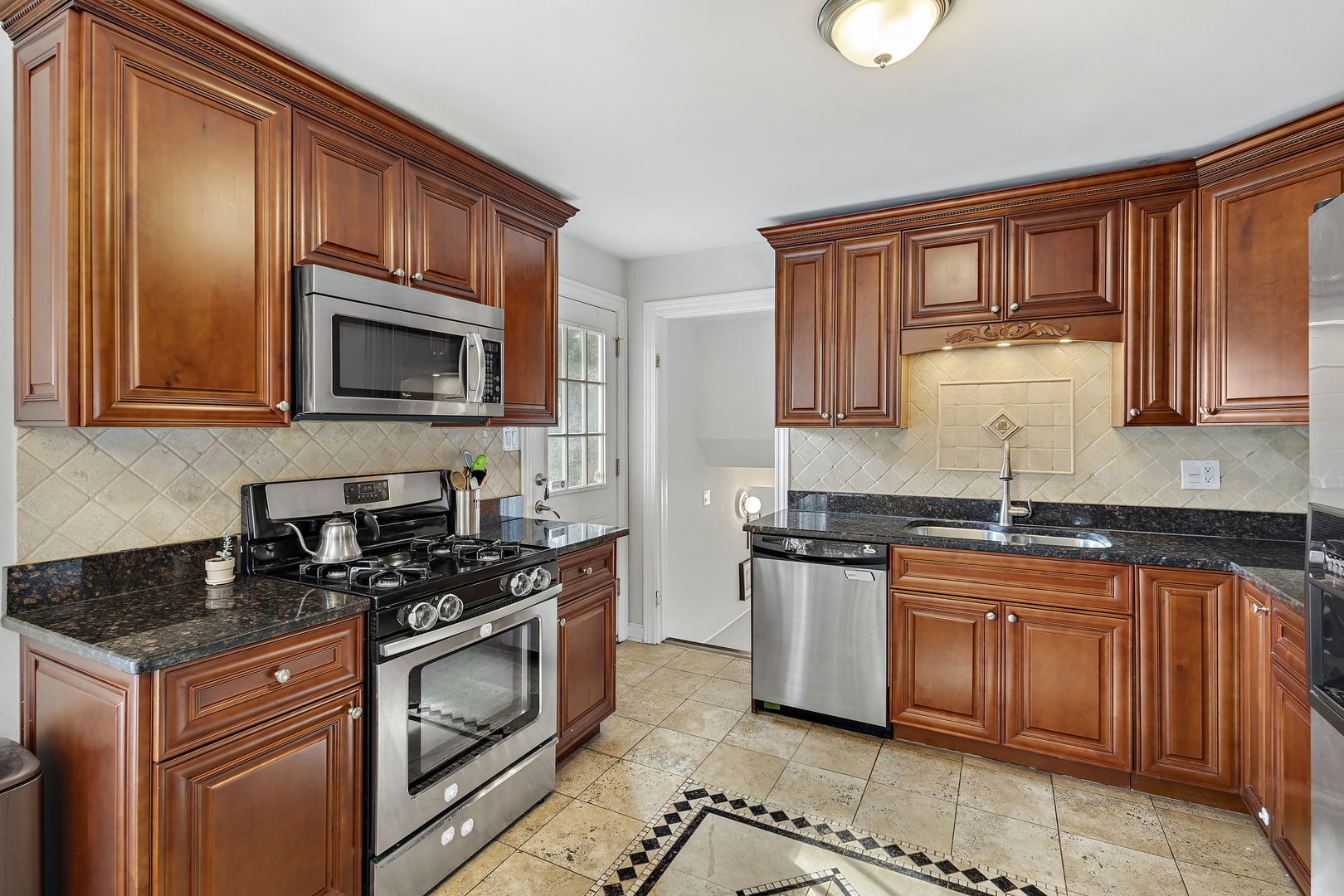 30W273 Claymore Lane