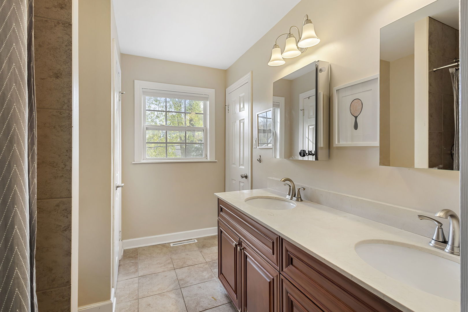 30W273 Claymore Lane