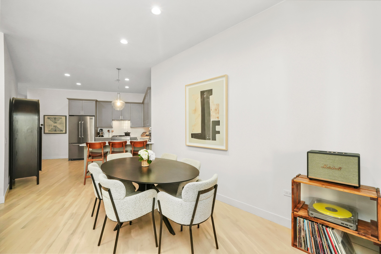 2505 W Carmen Avenue Unit: 201