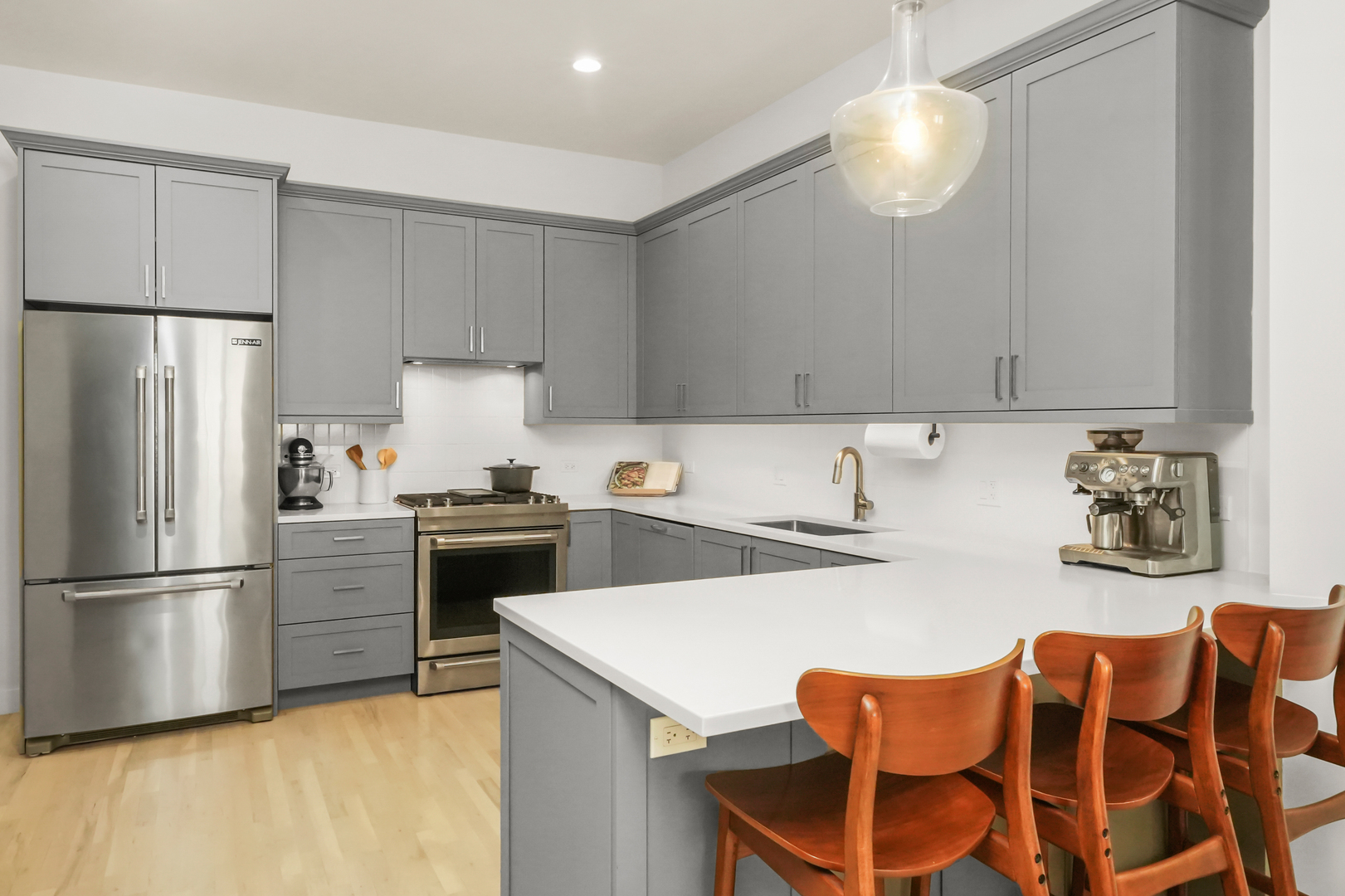 2505 W Carmen Avenue Unit: 201