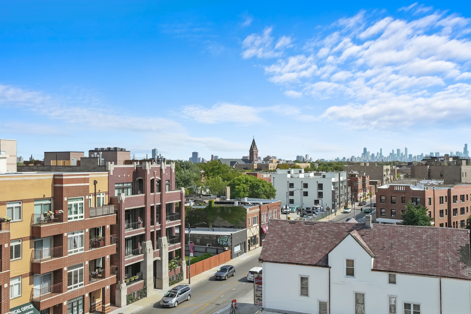 2505 W Carmen Avenue Unit: 201