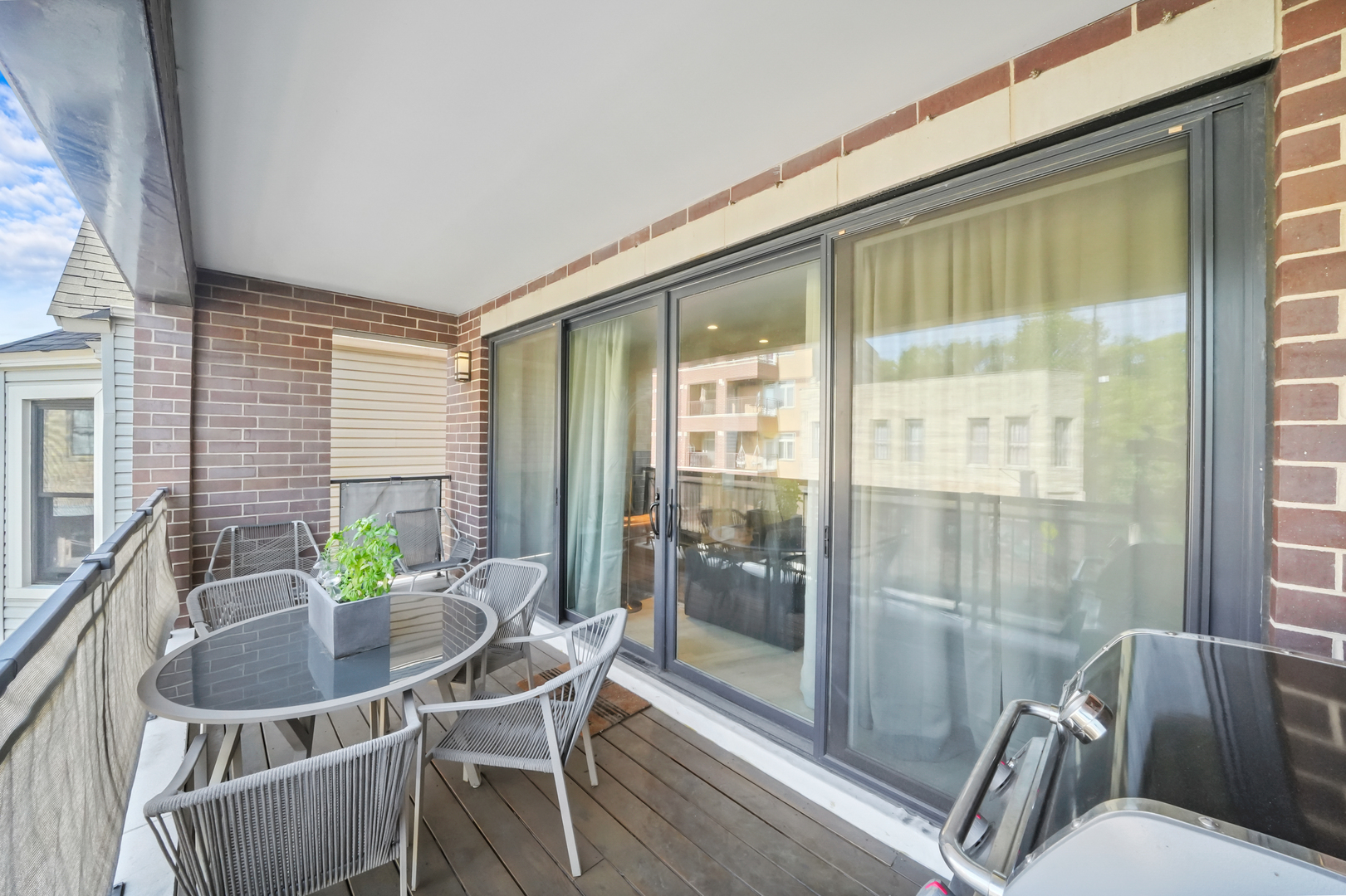 2505 W Carmen Avenue Unit: 201