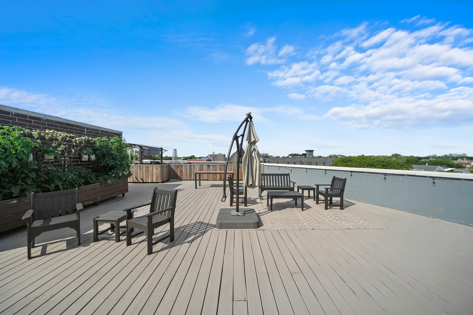 2505 W Carmen Avenue Unit: 201
