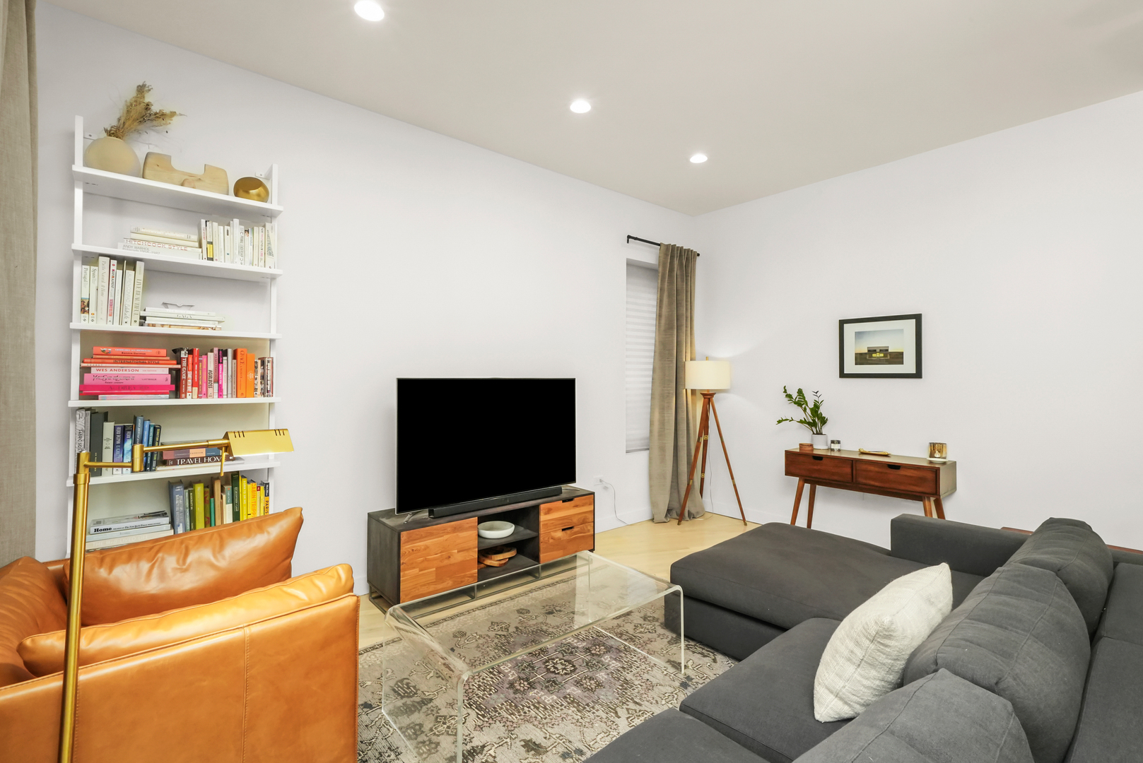 2505 W Carmen Avenue Unit: 201