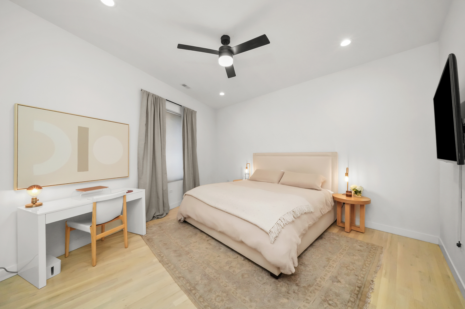 2505 W Carmen Avenue Unit: 201