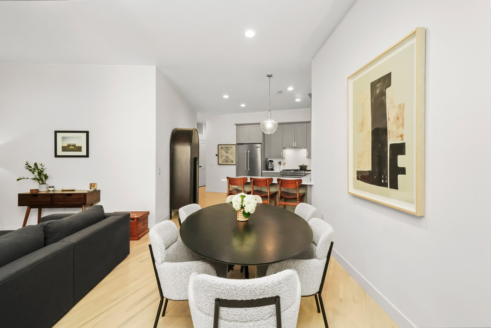 2505 W Carmen Avenue Unit: 201