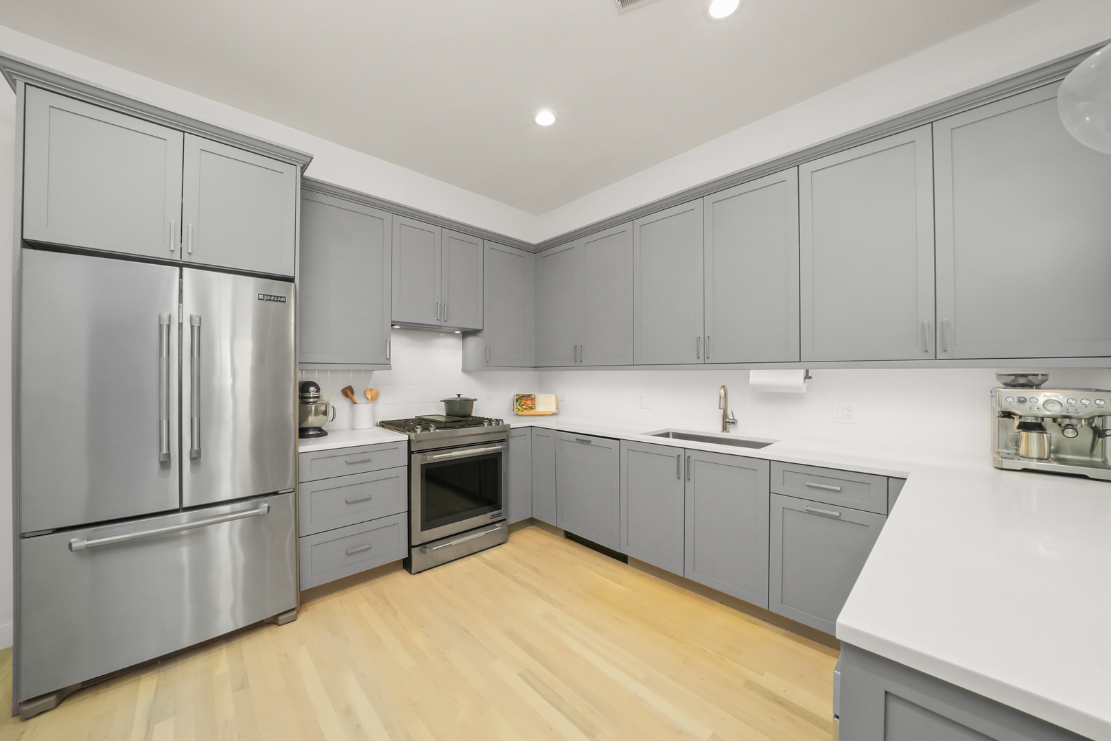 2505 W Carmen Avenue Unit: 201
