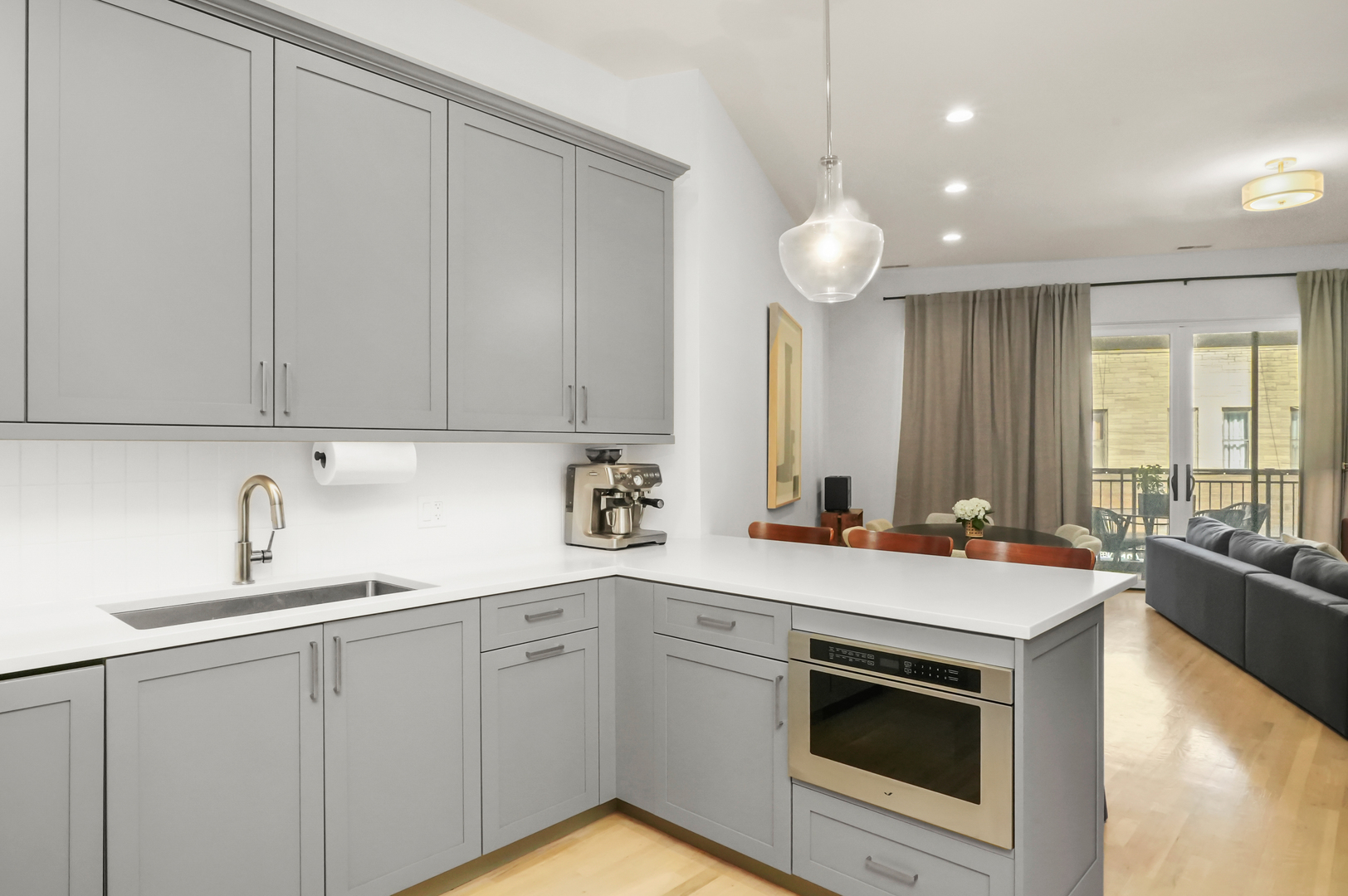 2505 W Carmen Avenue Unit: 201