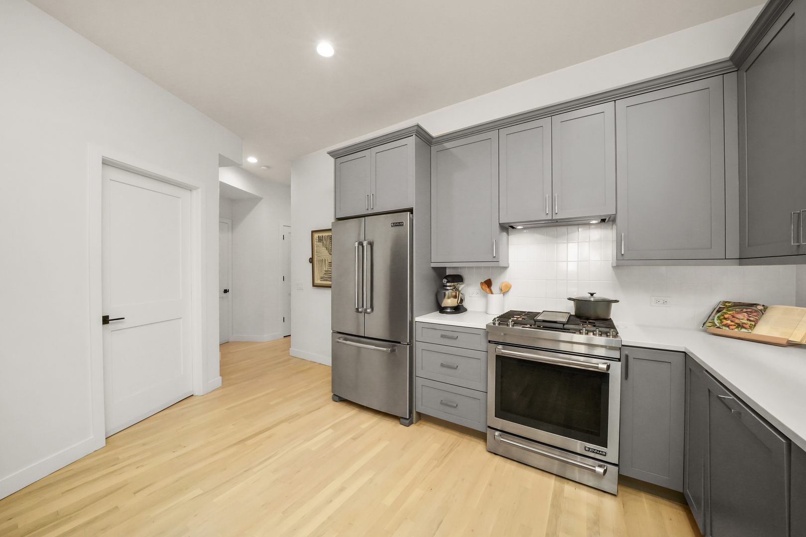 2505 W Carmen Avenue Unit: 201
