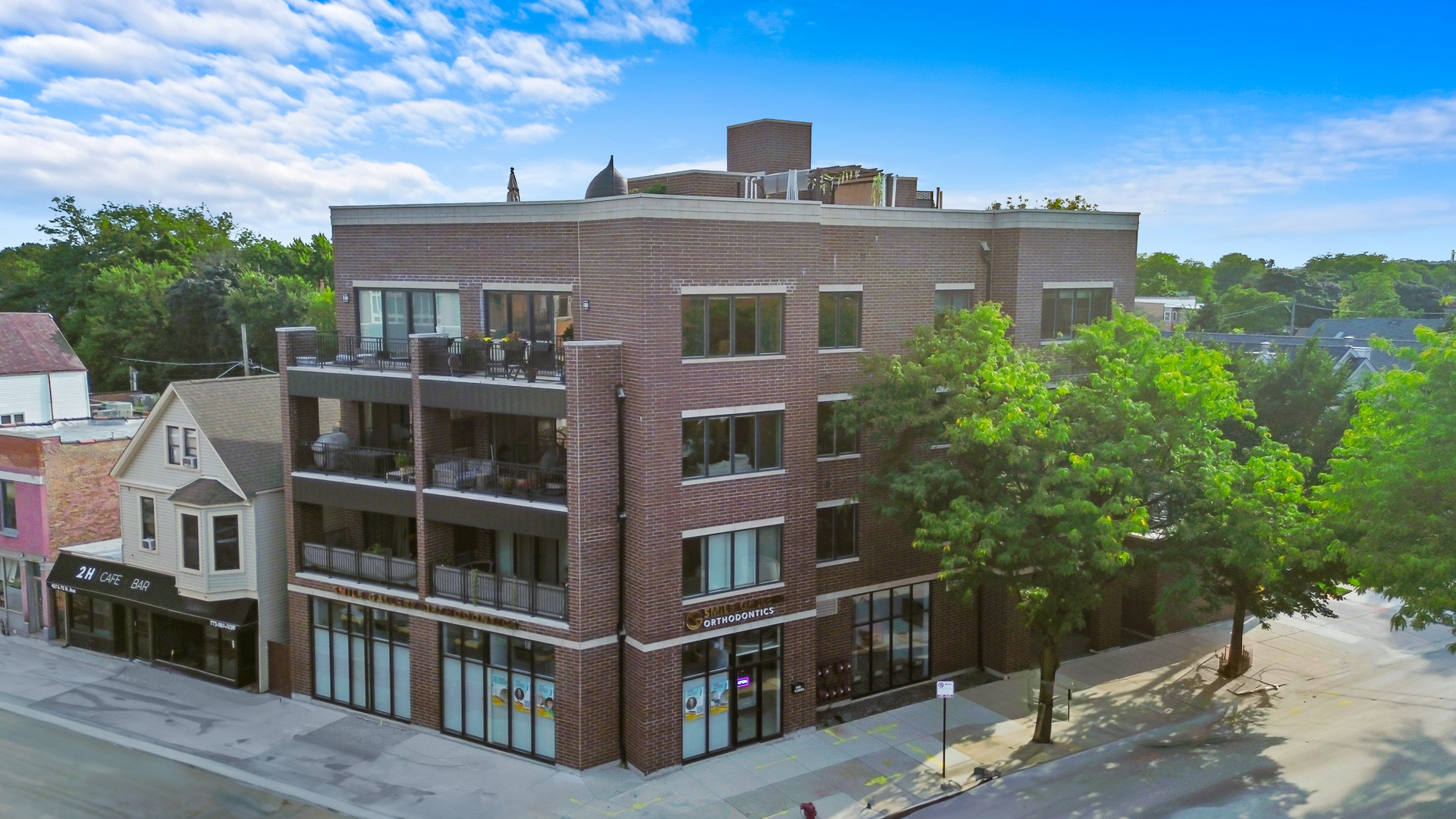 2505 W Carmen Avenue Unit: 201