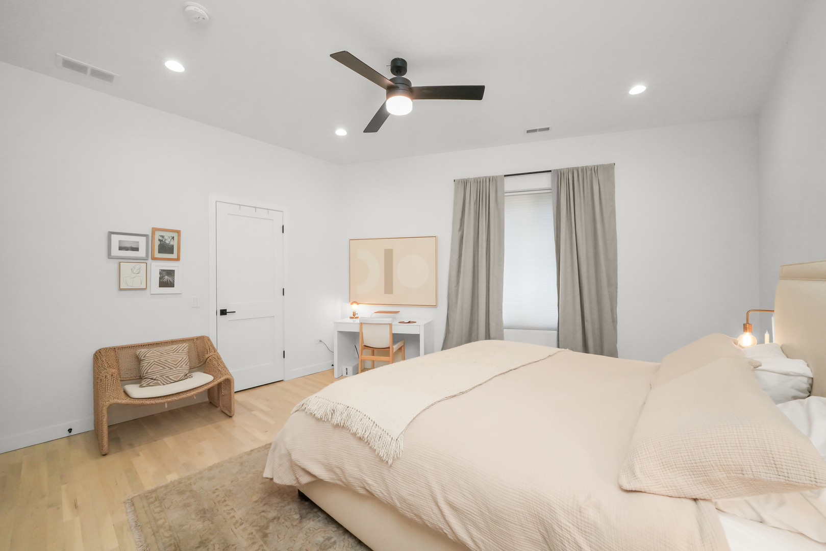 2505 W Carmen Avenue Unit: 201