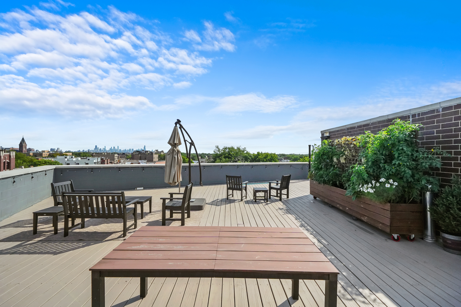 2505 W Carmen Avenue Unit: 201