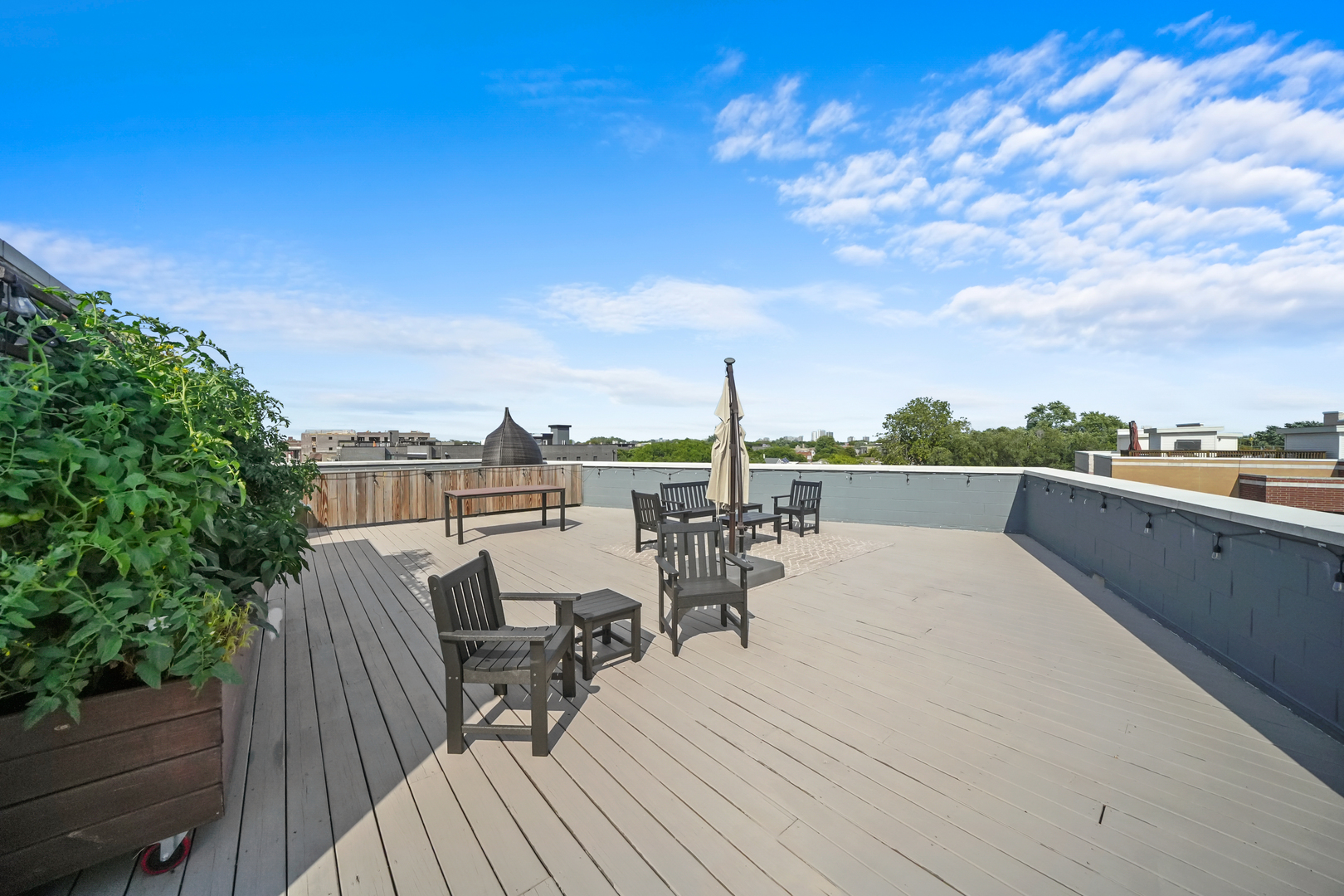 2505 W Carmen Avenue Unit: 201