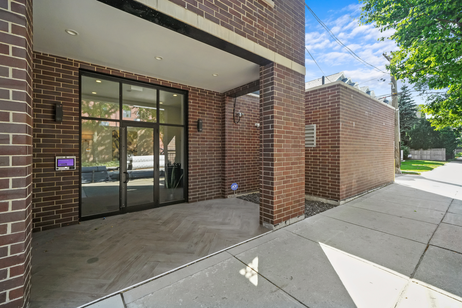 2505 W Carmen Avenue Unit: 201