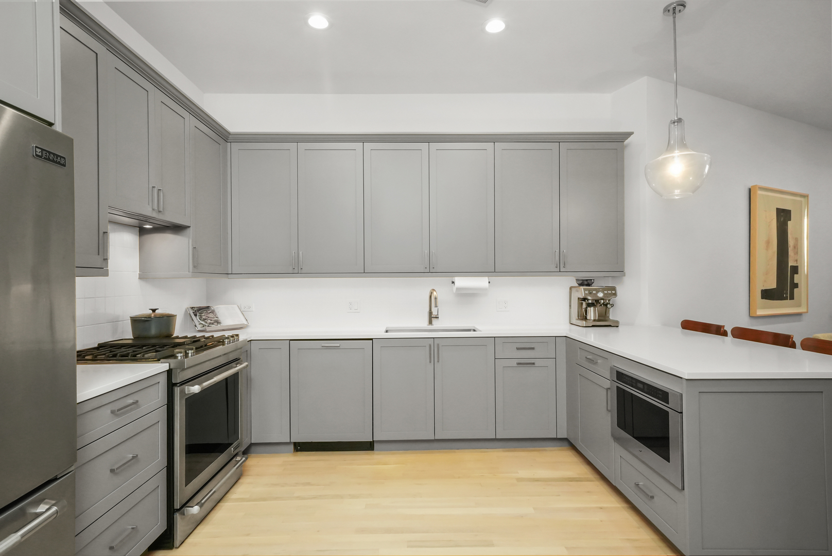 2505 W Carmen Avenue Unit: 201