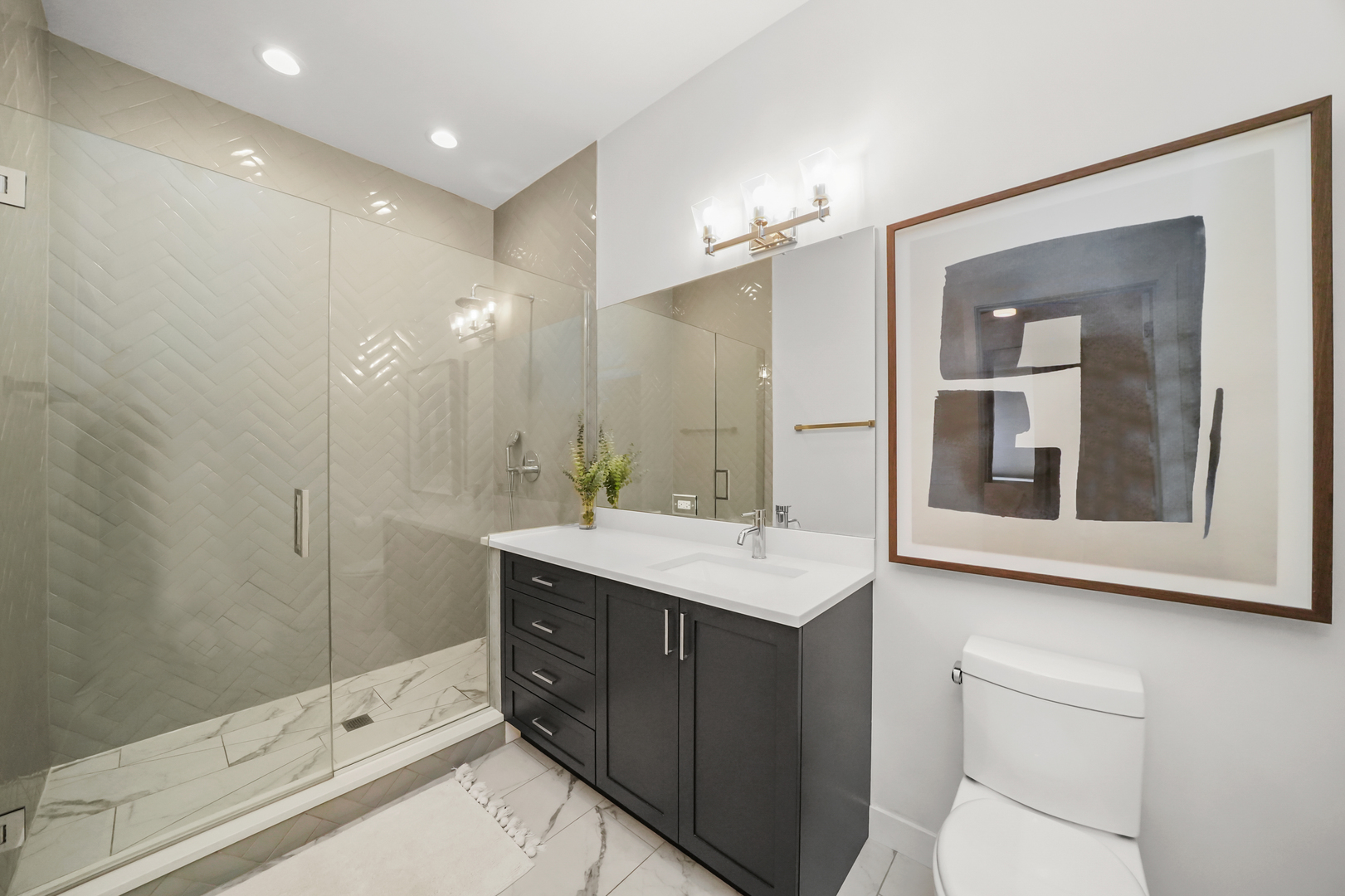 2505 W Carmen Avenue Unit: 201