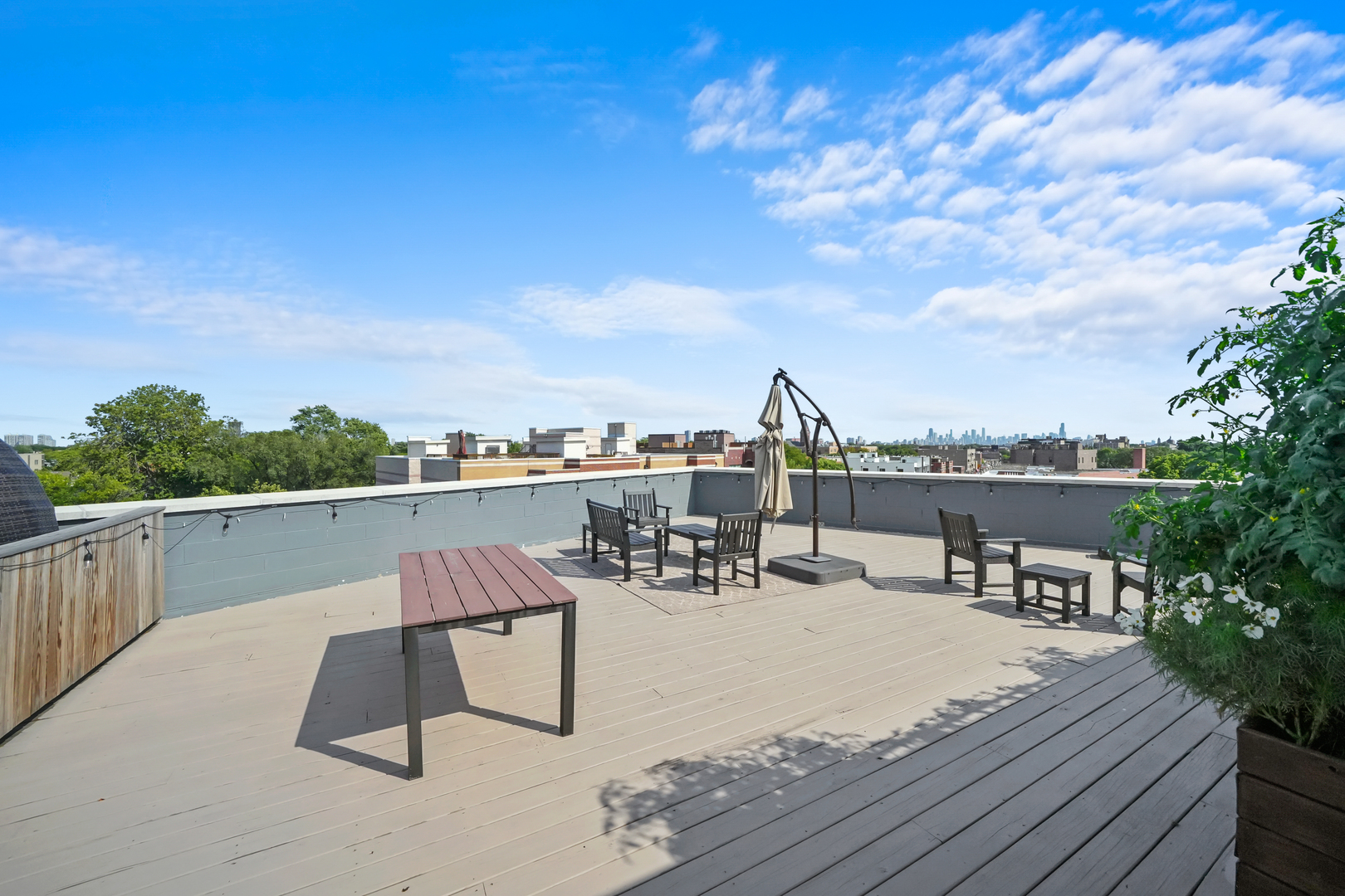2505 W Carmen Avenue Unit: 201