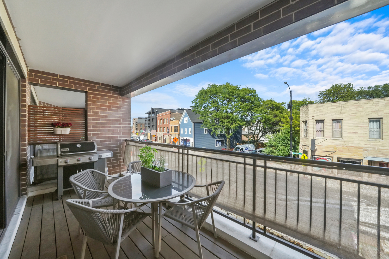 2505 W Carmen Avenue Unit: 201