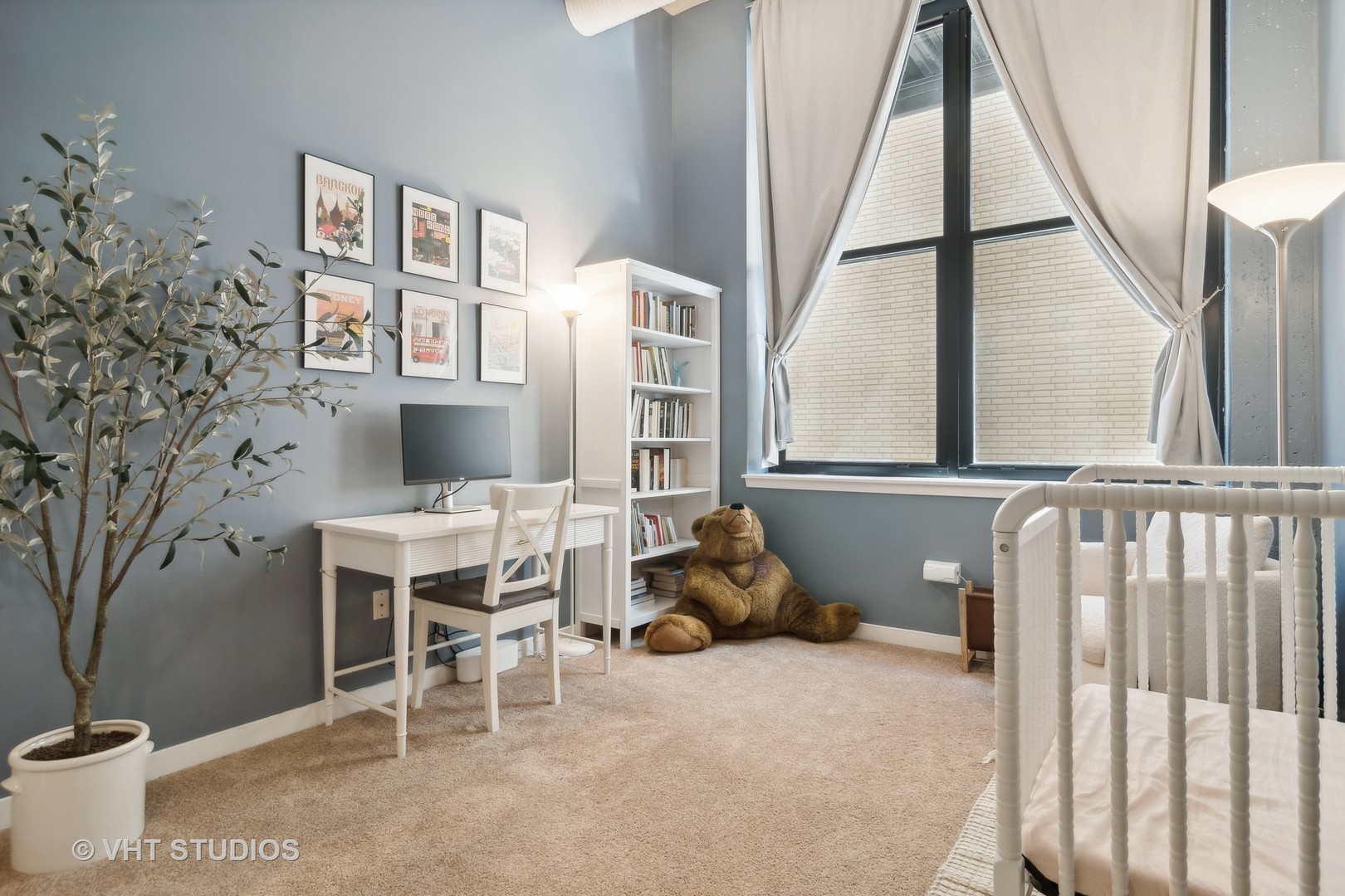 547 S Clark Street Unit: 606