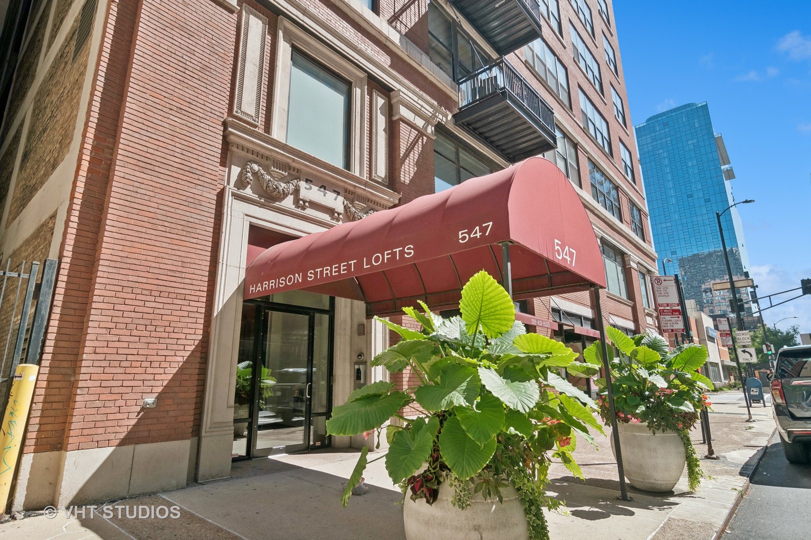 547 S Clark Street Unit: 606