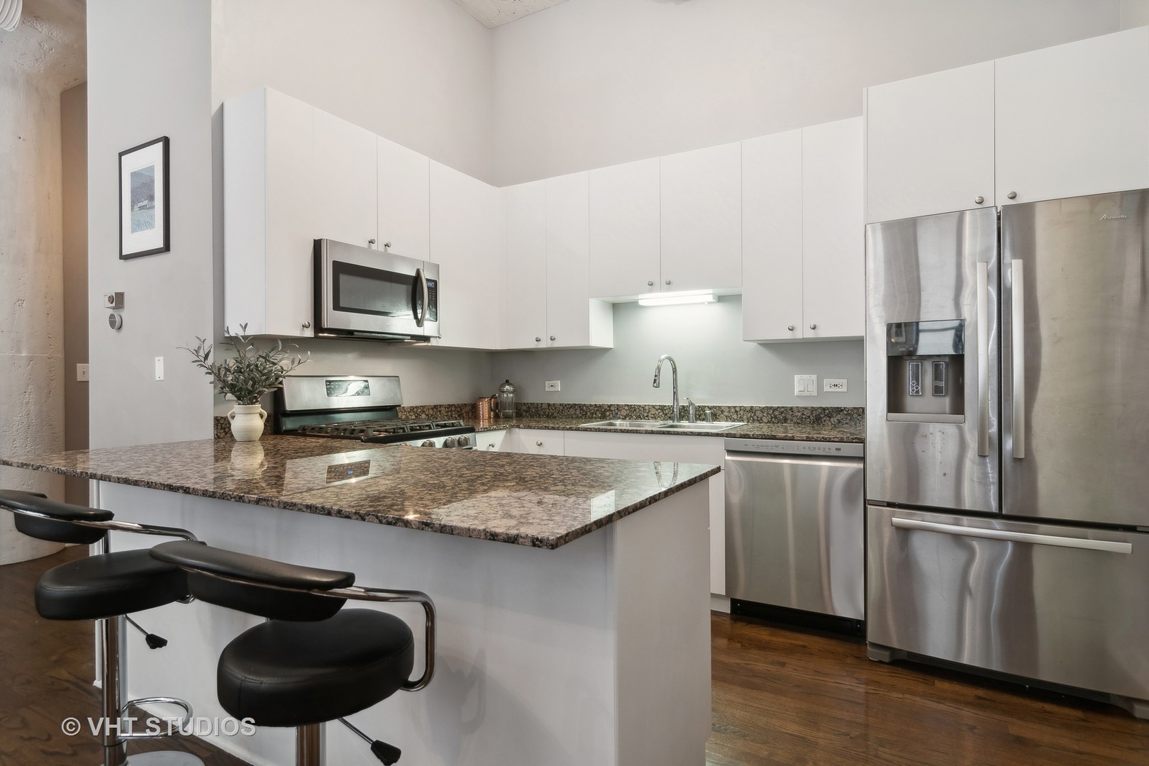 547 S Clark Street Unit: 606