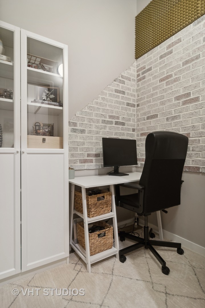 547 S Clark Street Unit: 606