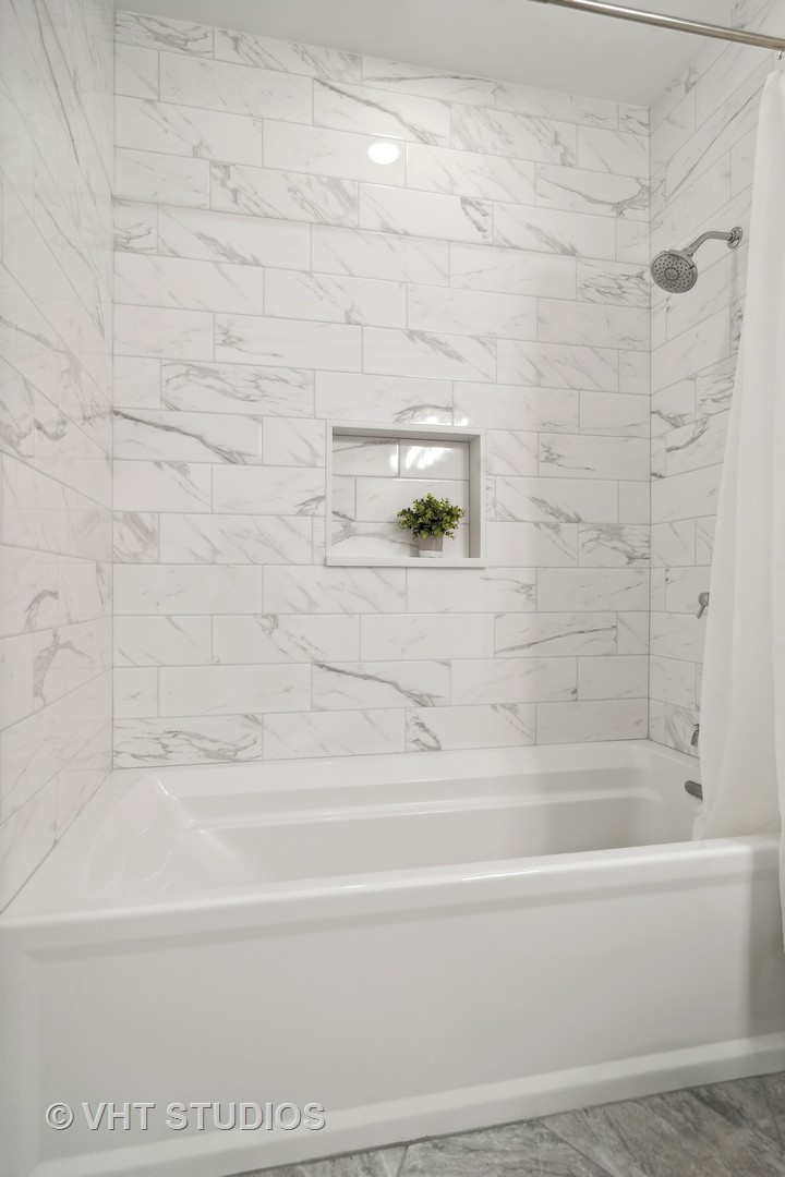 547 S Clark Street Unit: 606