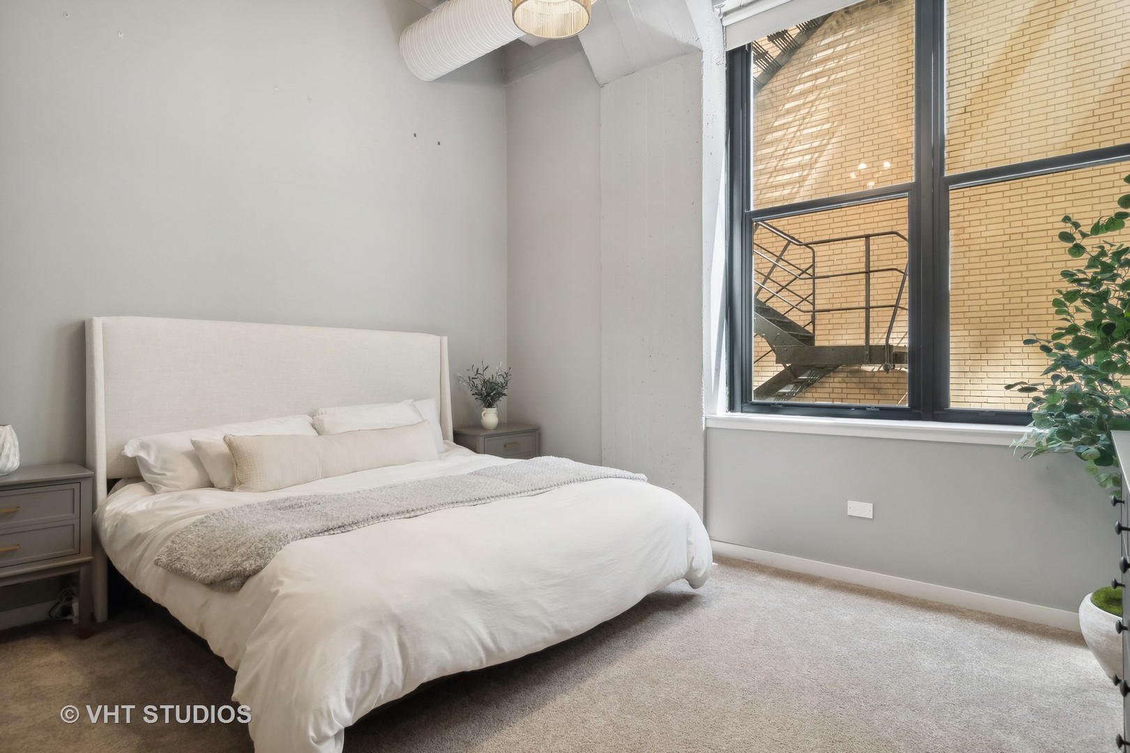 547 S Clark Street Unit: 606