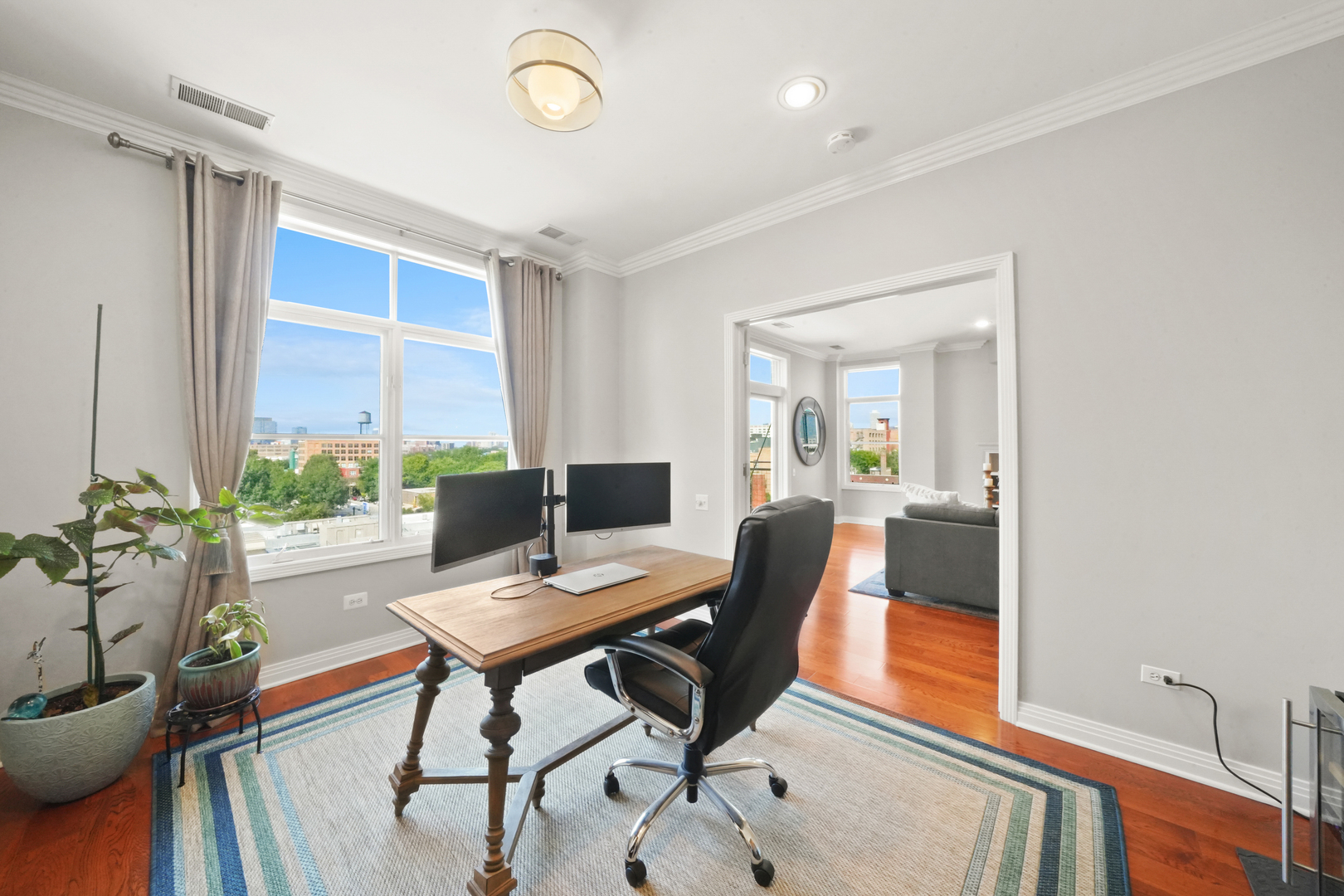 950 W Huron Street Unit: 602