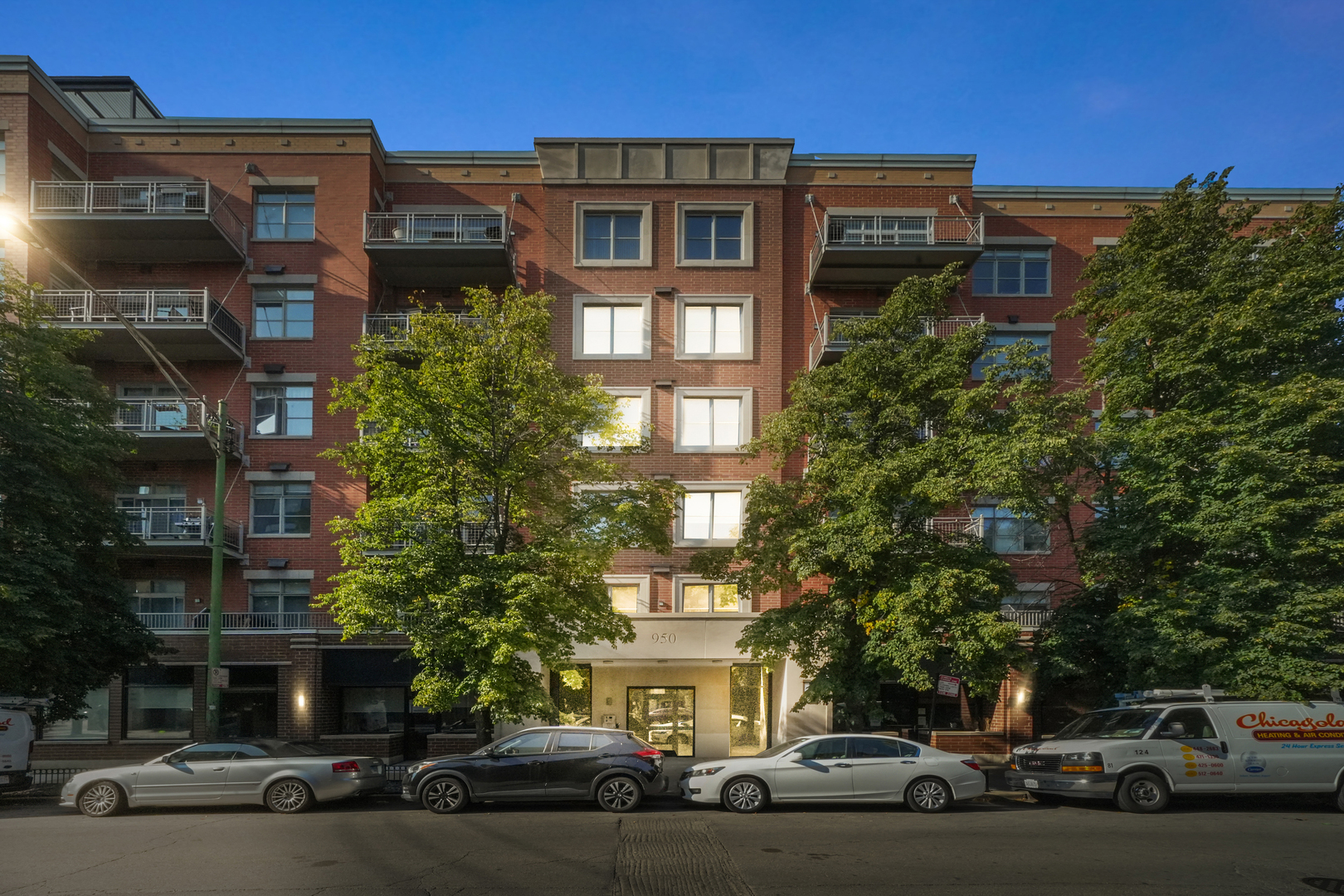 950 W Huron Street Unit: 602