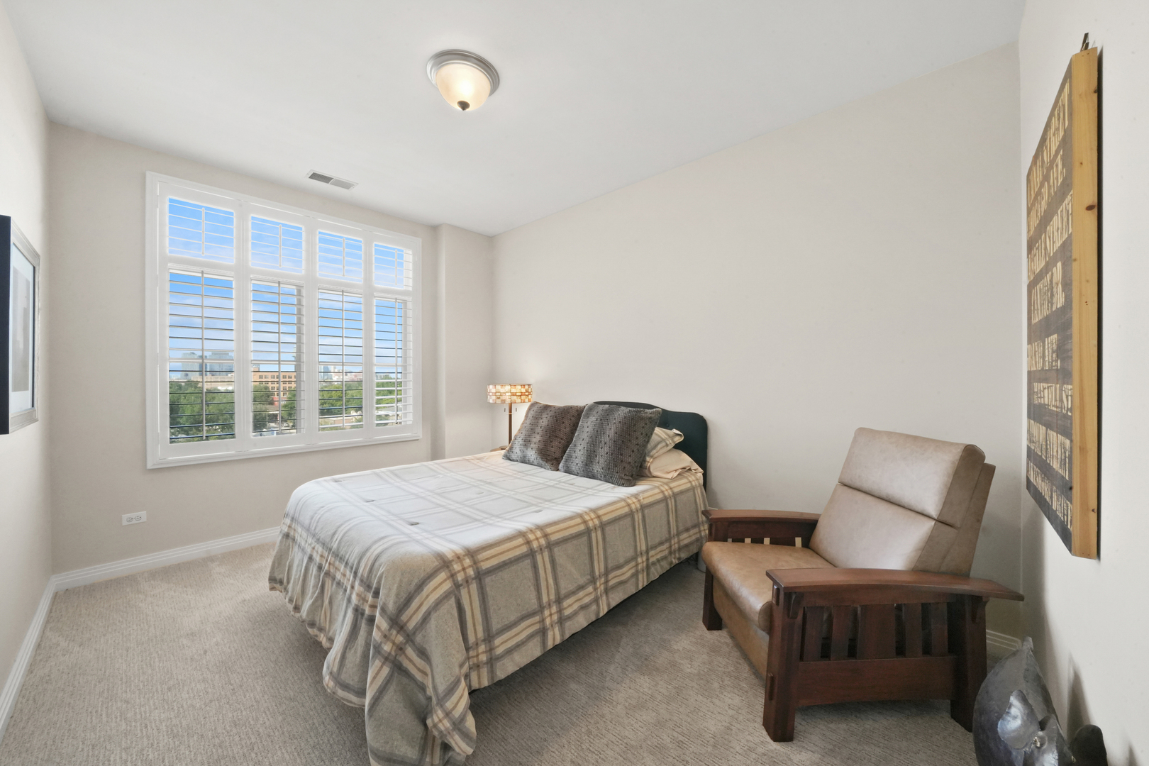 950 W Huron Street Unit: 602