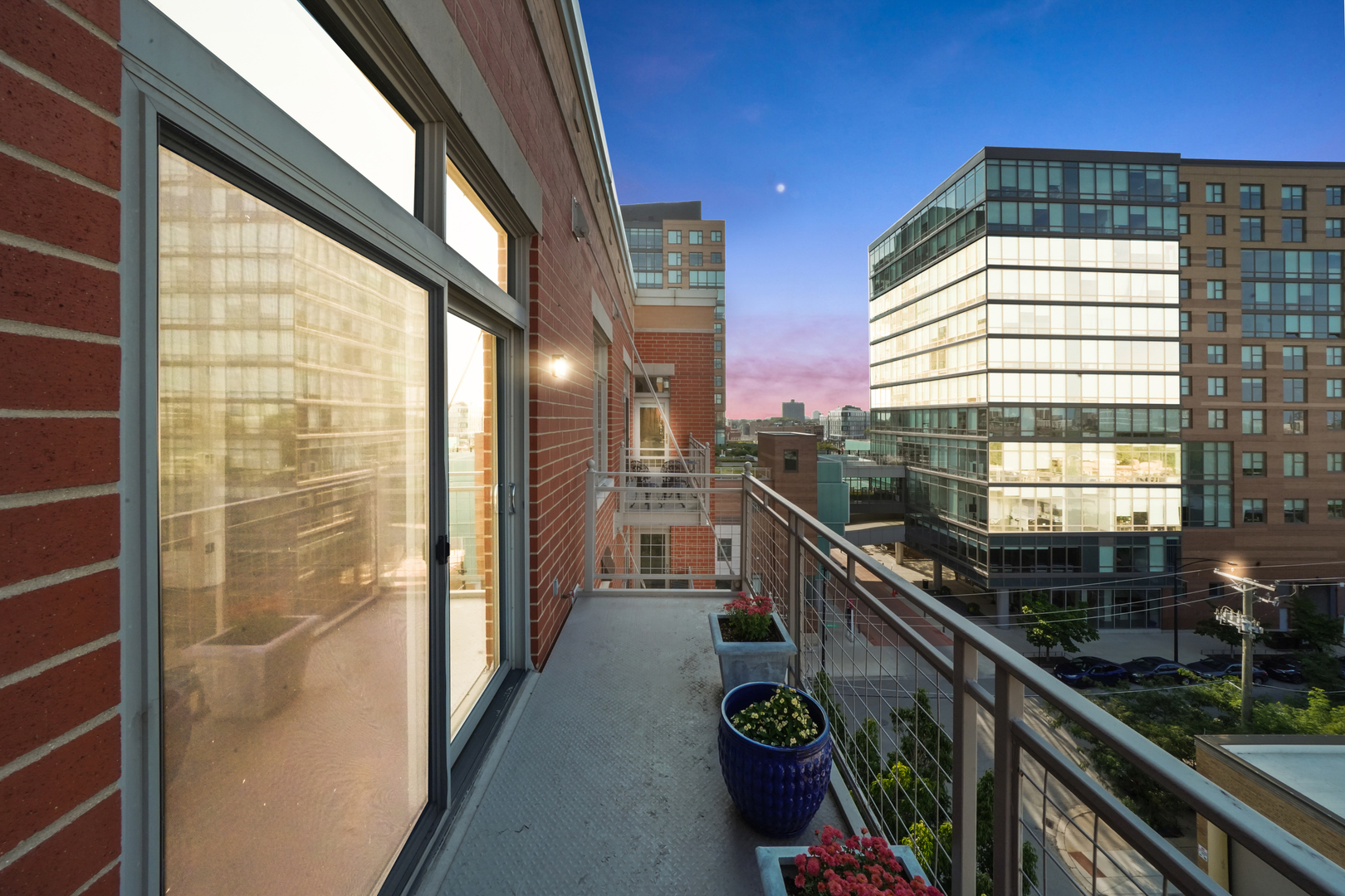 950 W Huron Street Unit: 602