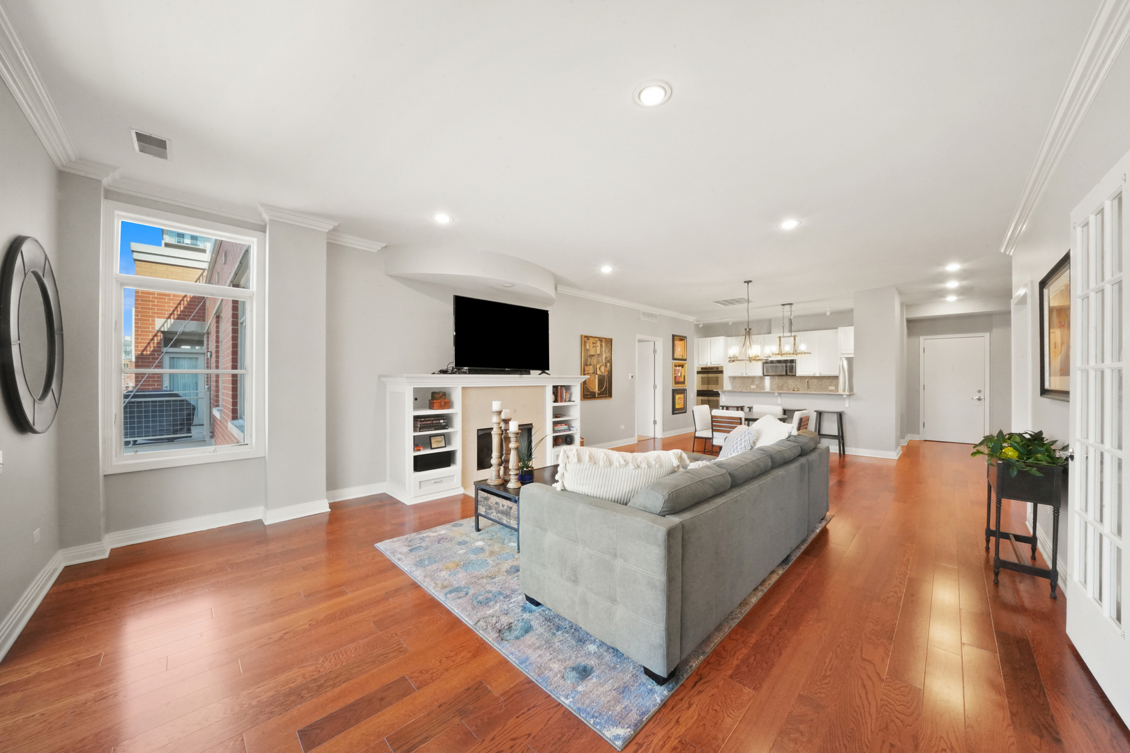 950 W Huron Street Unit: 602