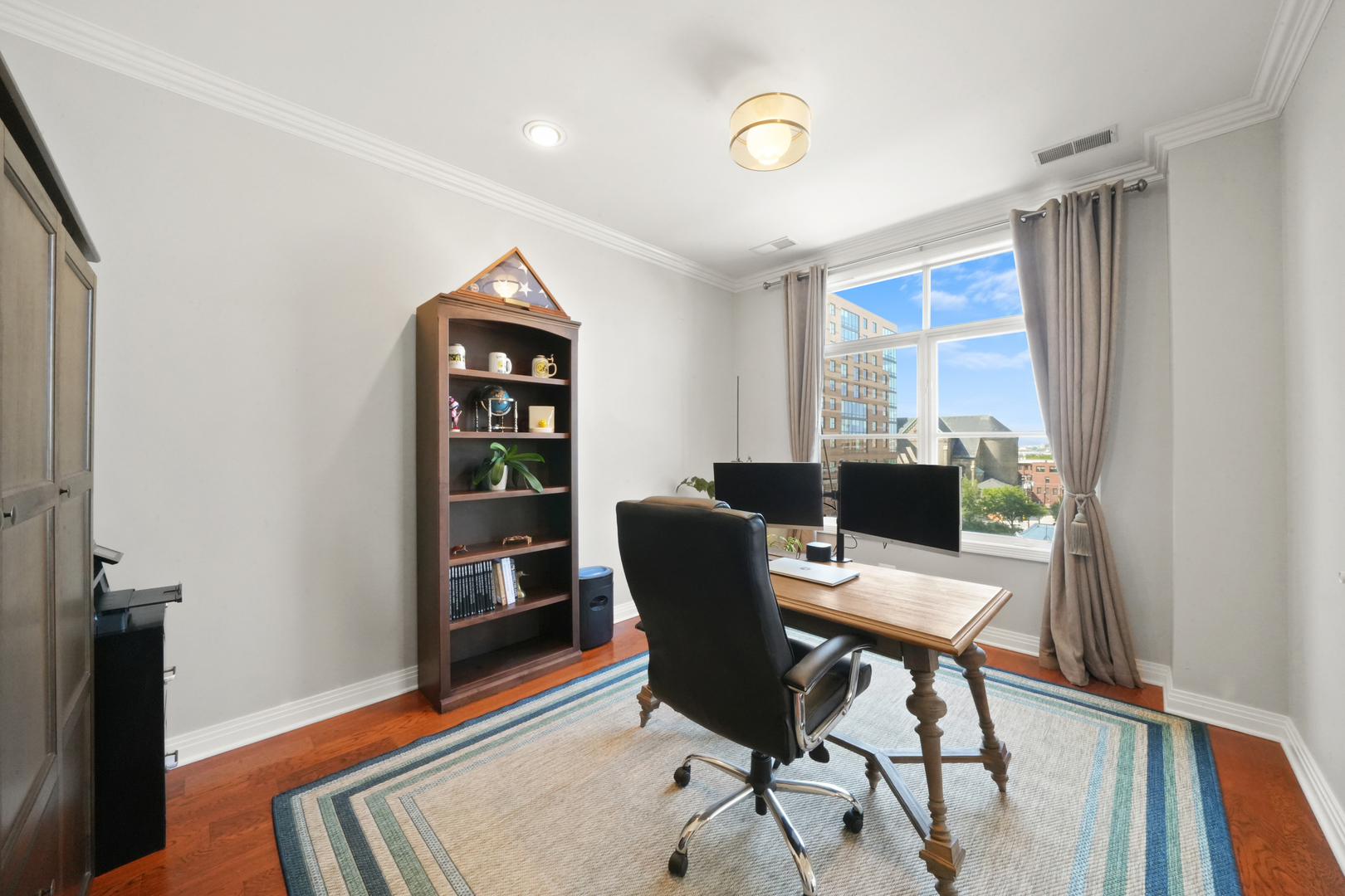 950 W Huron Street Unit: 602