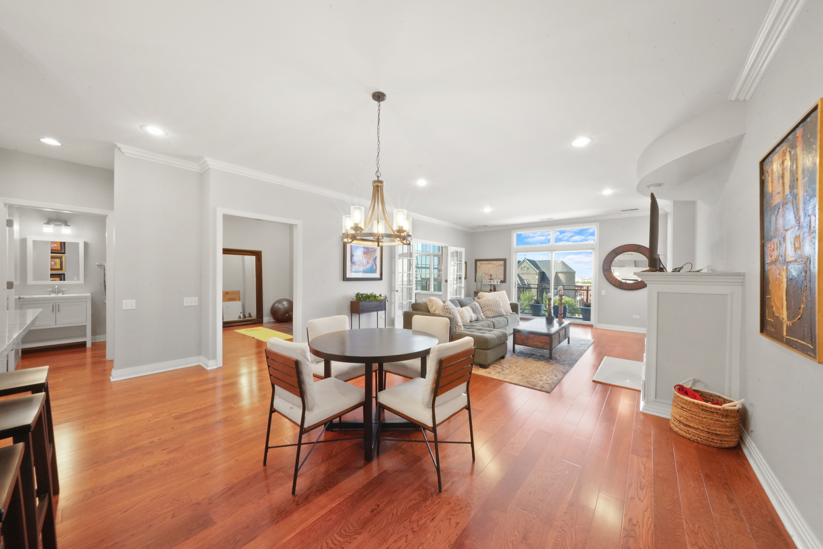 950 W Huron Street Unit: 602