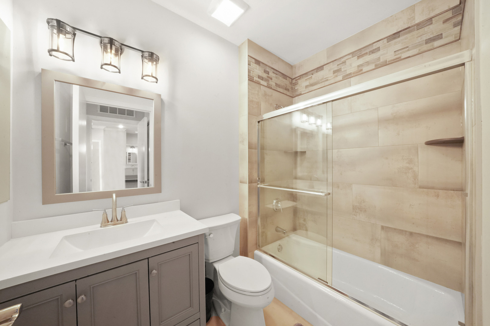 950 W Huron Street Unit: 602