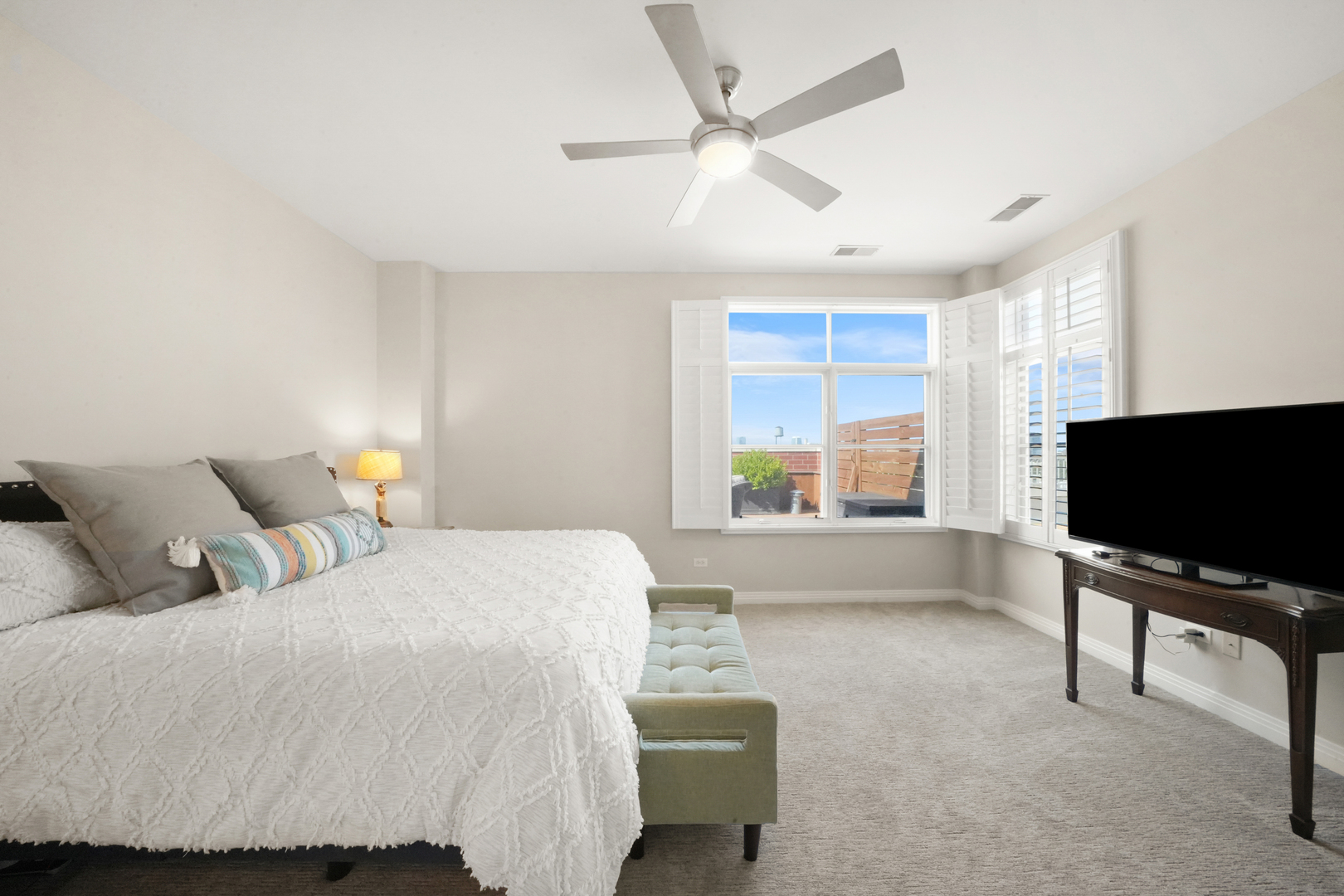 950 W Huron Street Unit: 602