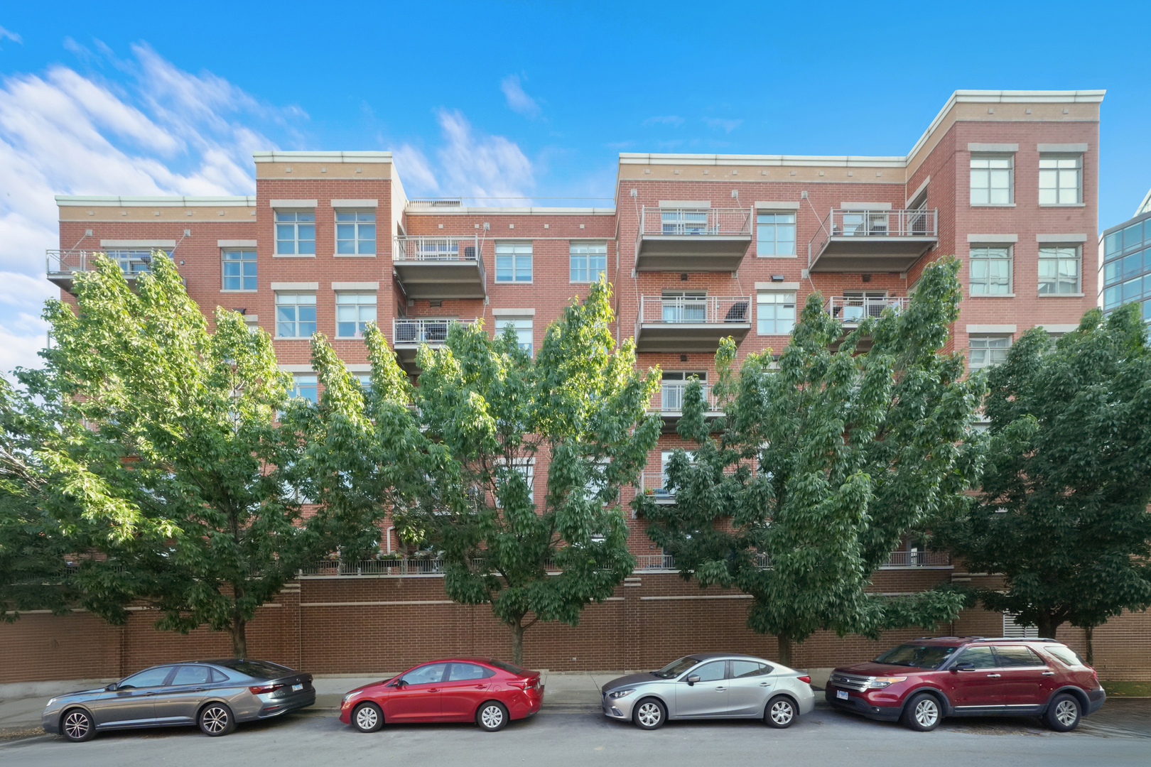 950 W Huron Street Unit: 602