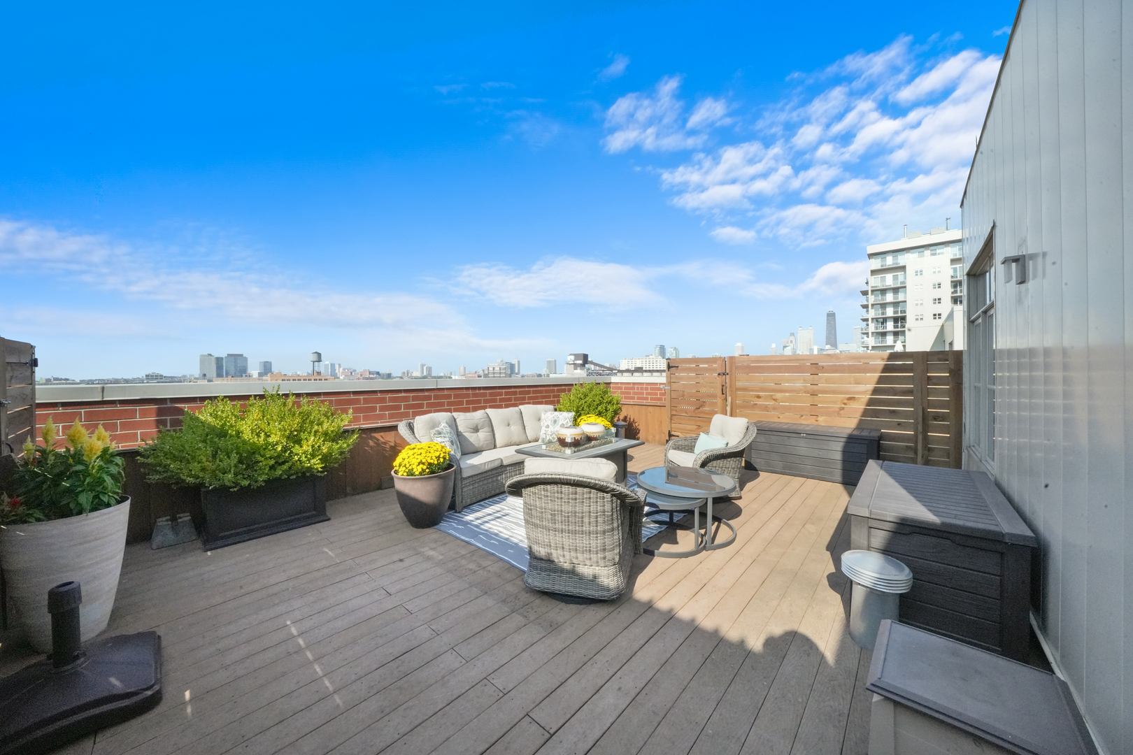 950 W Huron Street Unit: 602