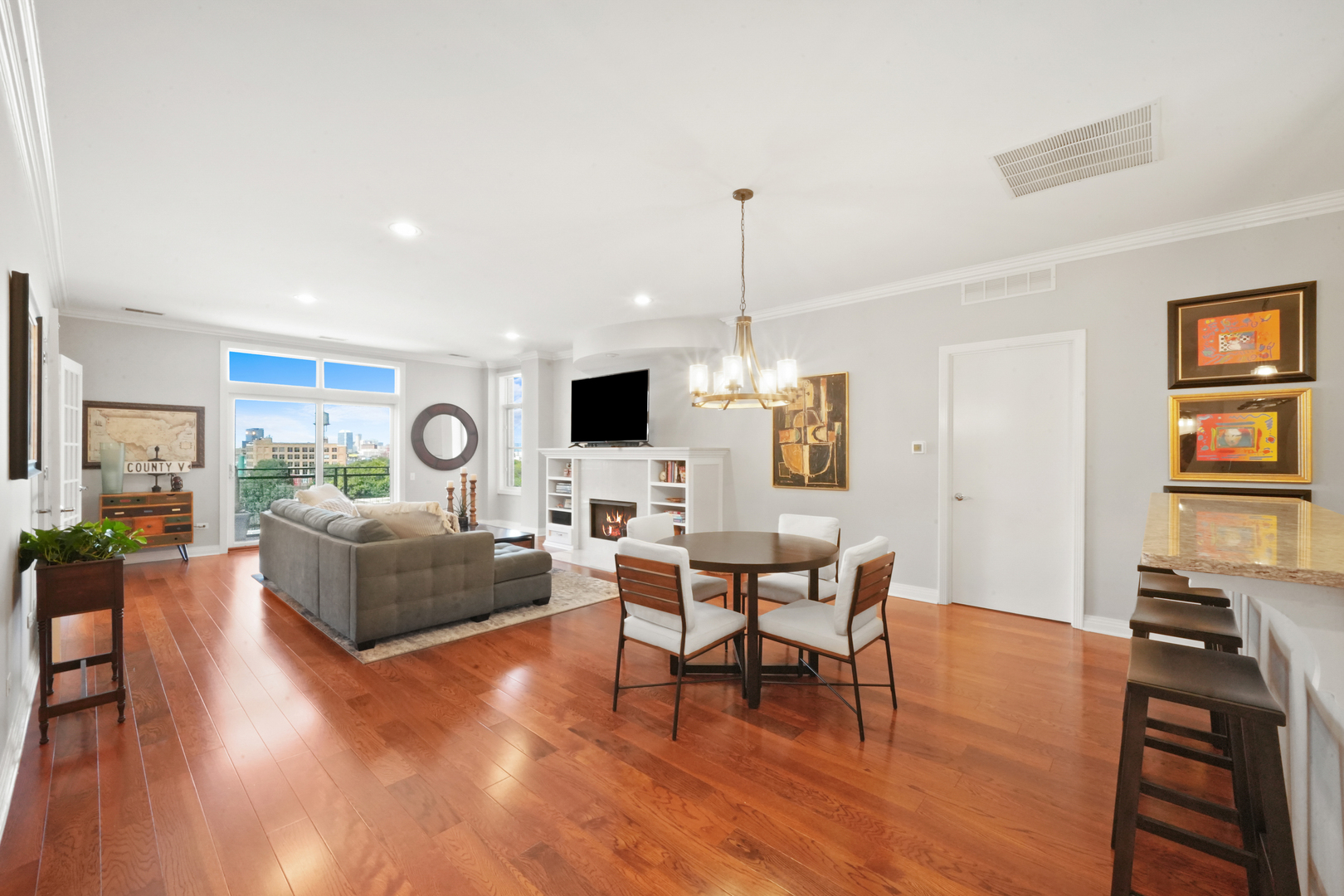 950 W Huron Street Unit: 602