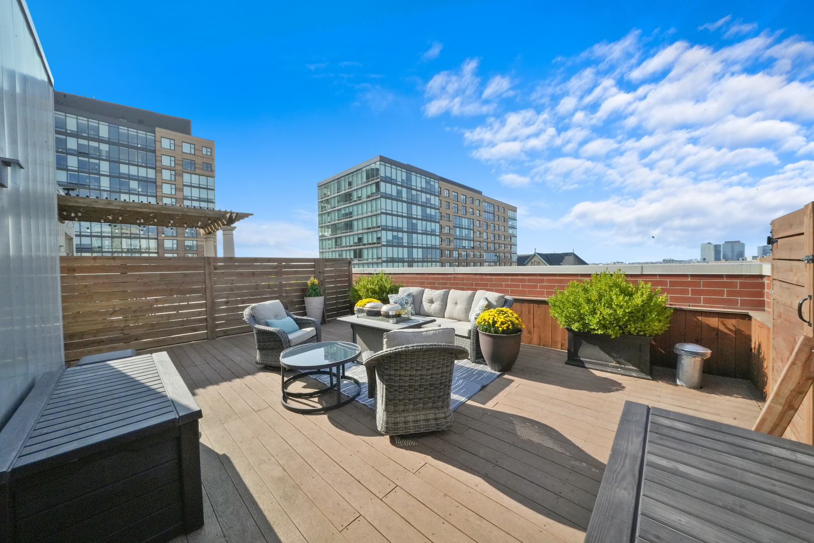 950 W Huron Street Unit: 602