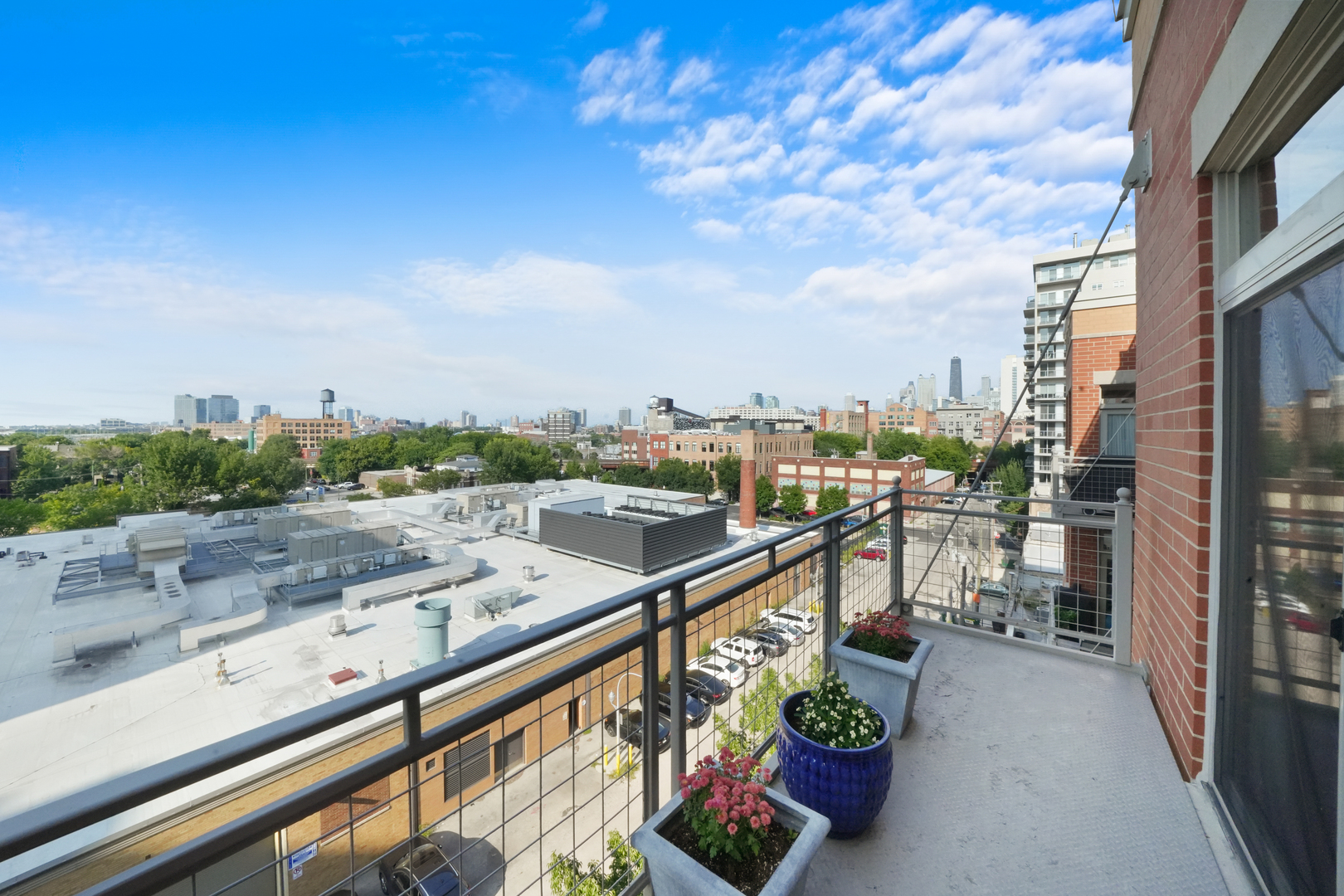 950 W Huron Street Unit: 602