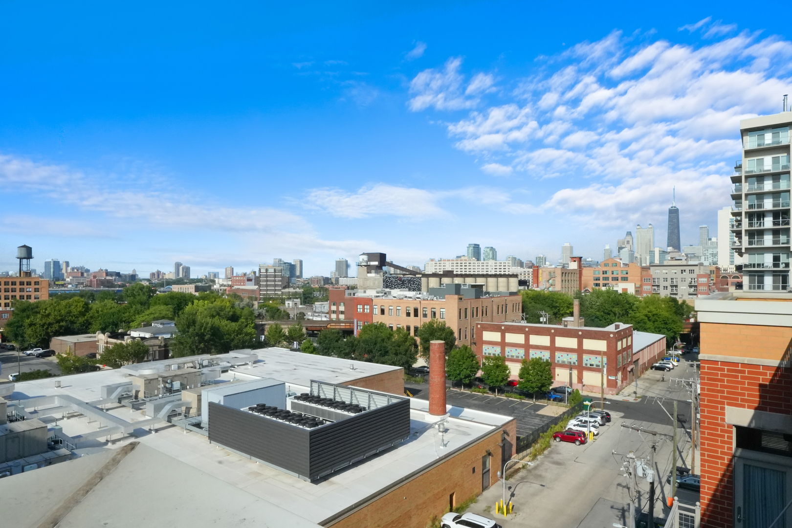 950 W Huron Street Unit: 602