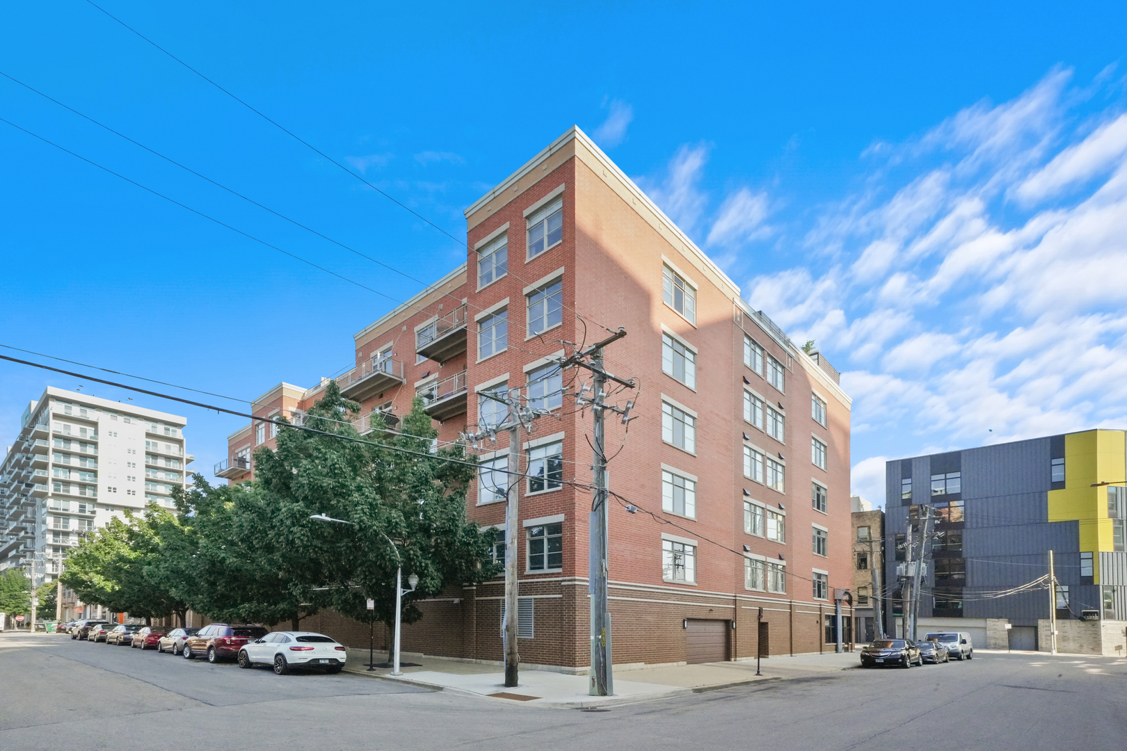 950 W Huron Street Unit: 602