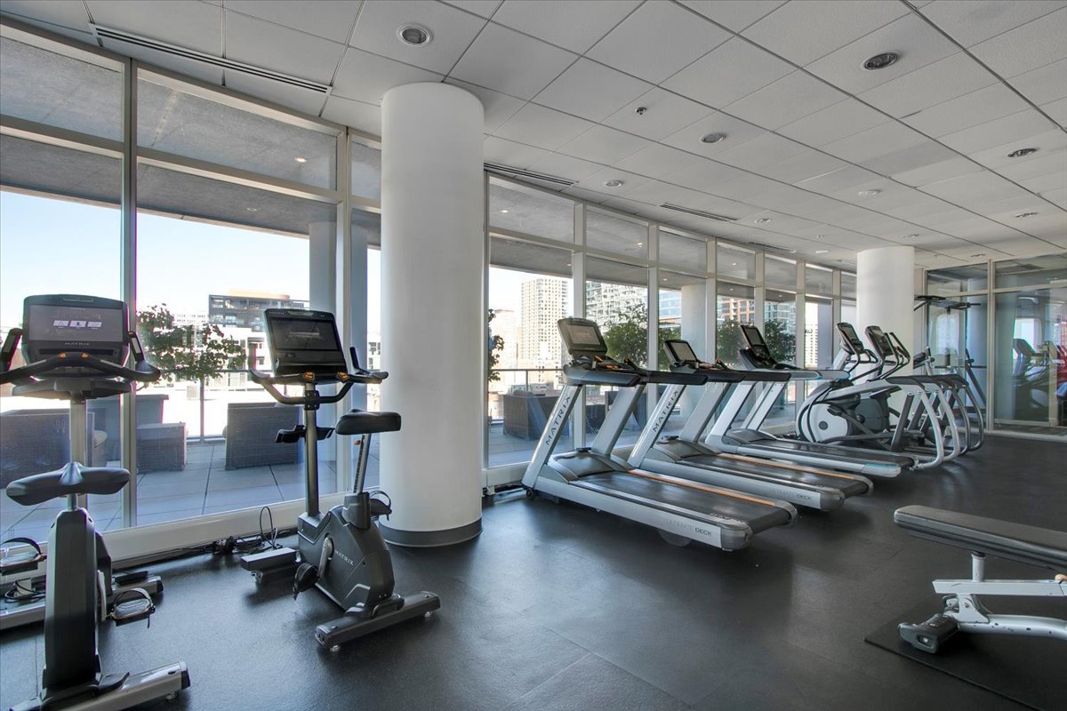 303 W Ohio Street Unit: 2009