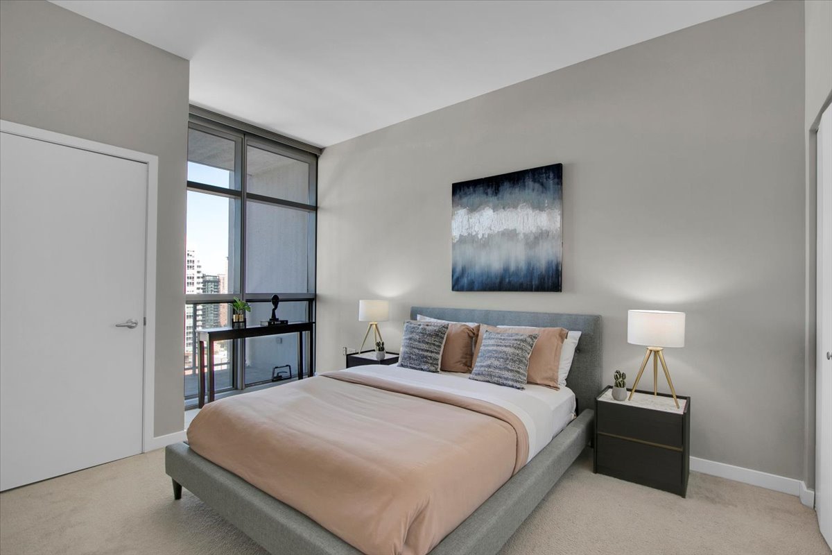 303 W Ohio Street Unit: 2009