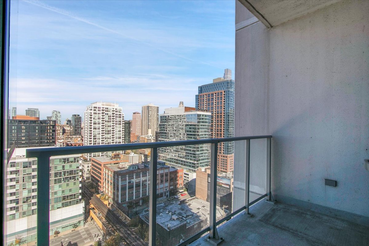 303 W Ohio Street Unit: 2009